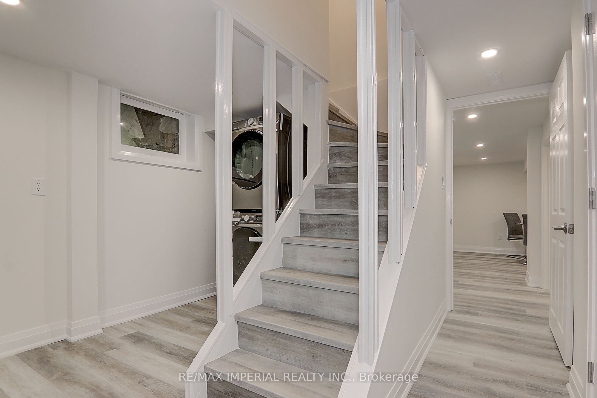98 Belfry Drive, Newmarket, ON L3Y 3G1 photo 3