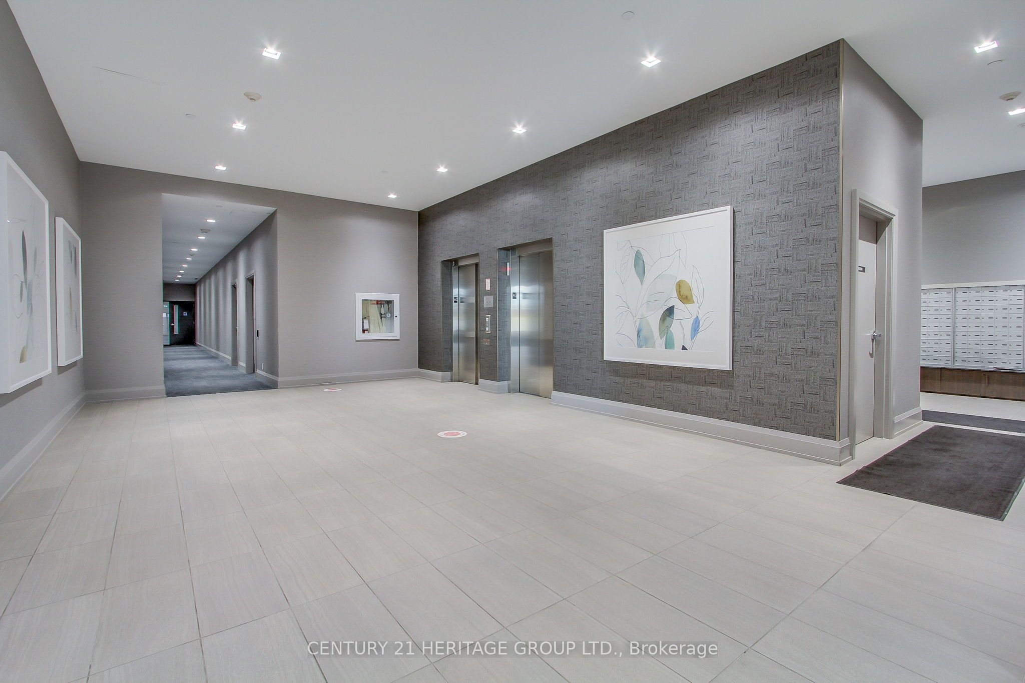 555 William Graham Drive 250, Aurora, ON L4G 7C4 photo 3