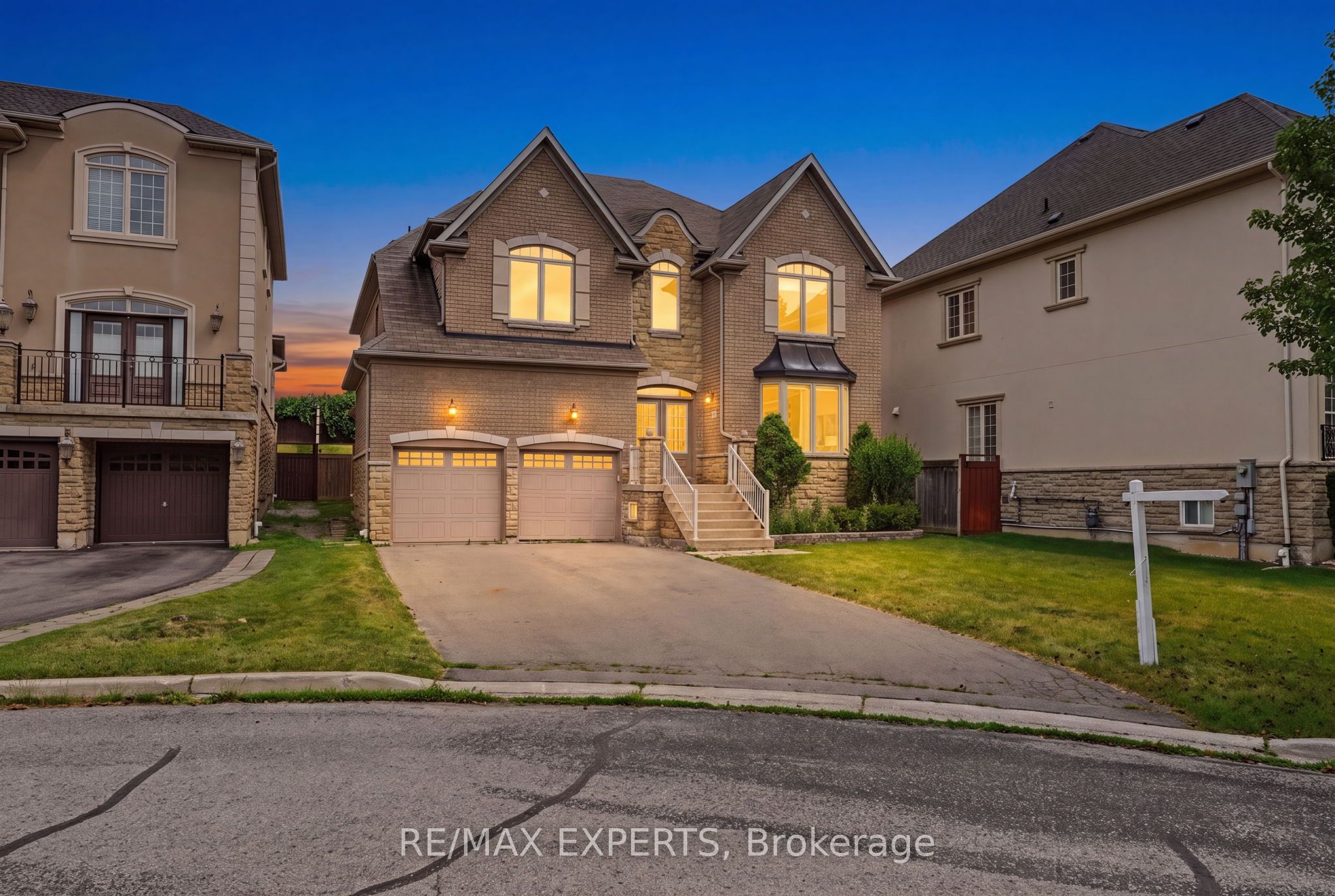 12 Sweet Valerie Court, Vaughan, ON L6A 0C6 photo 2