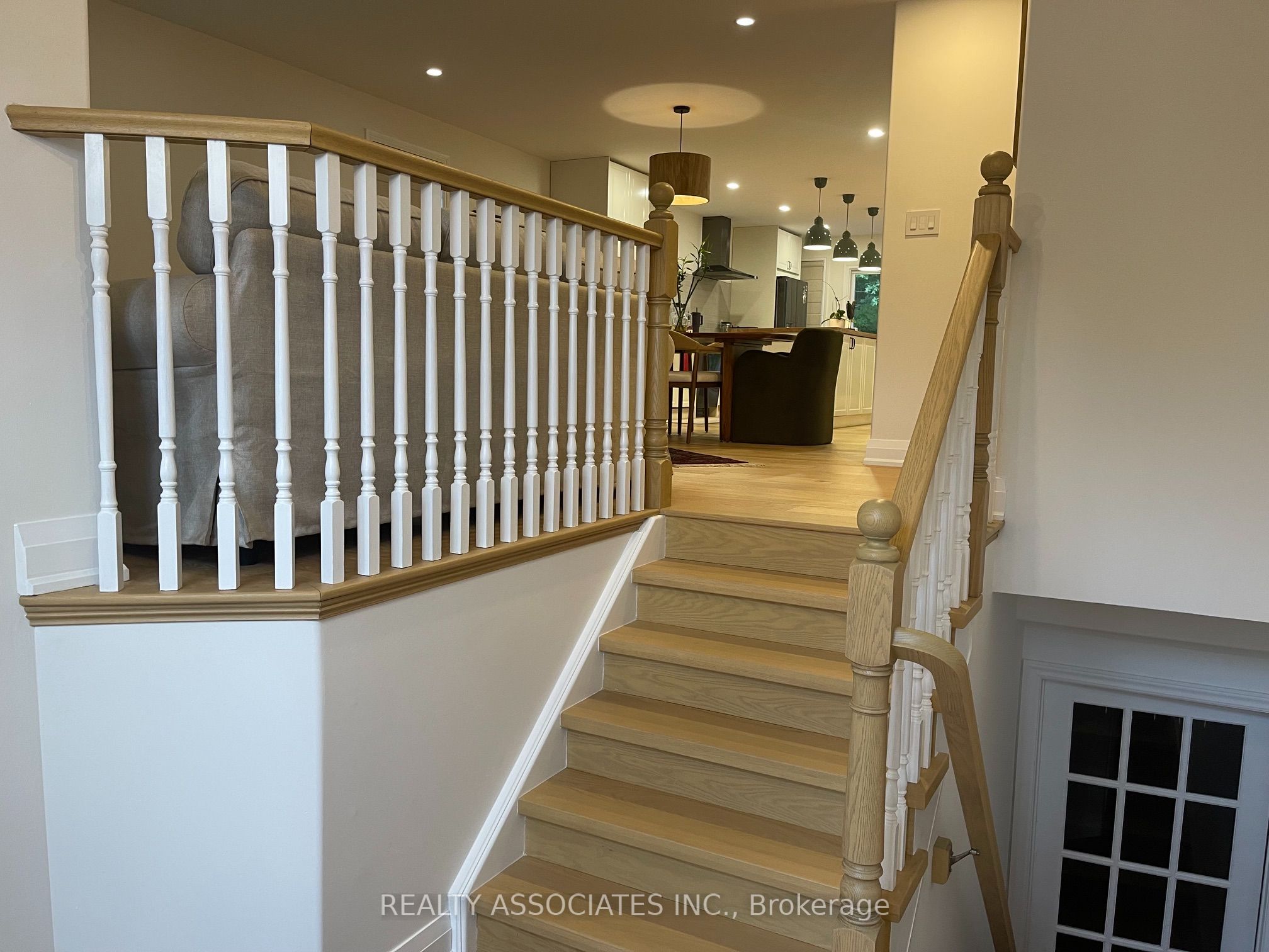 1059 Nantyr Drive, Innisfil, ON L9S 0A8 photo 2