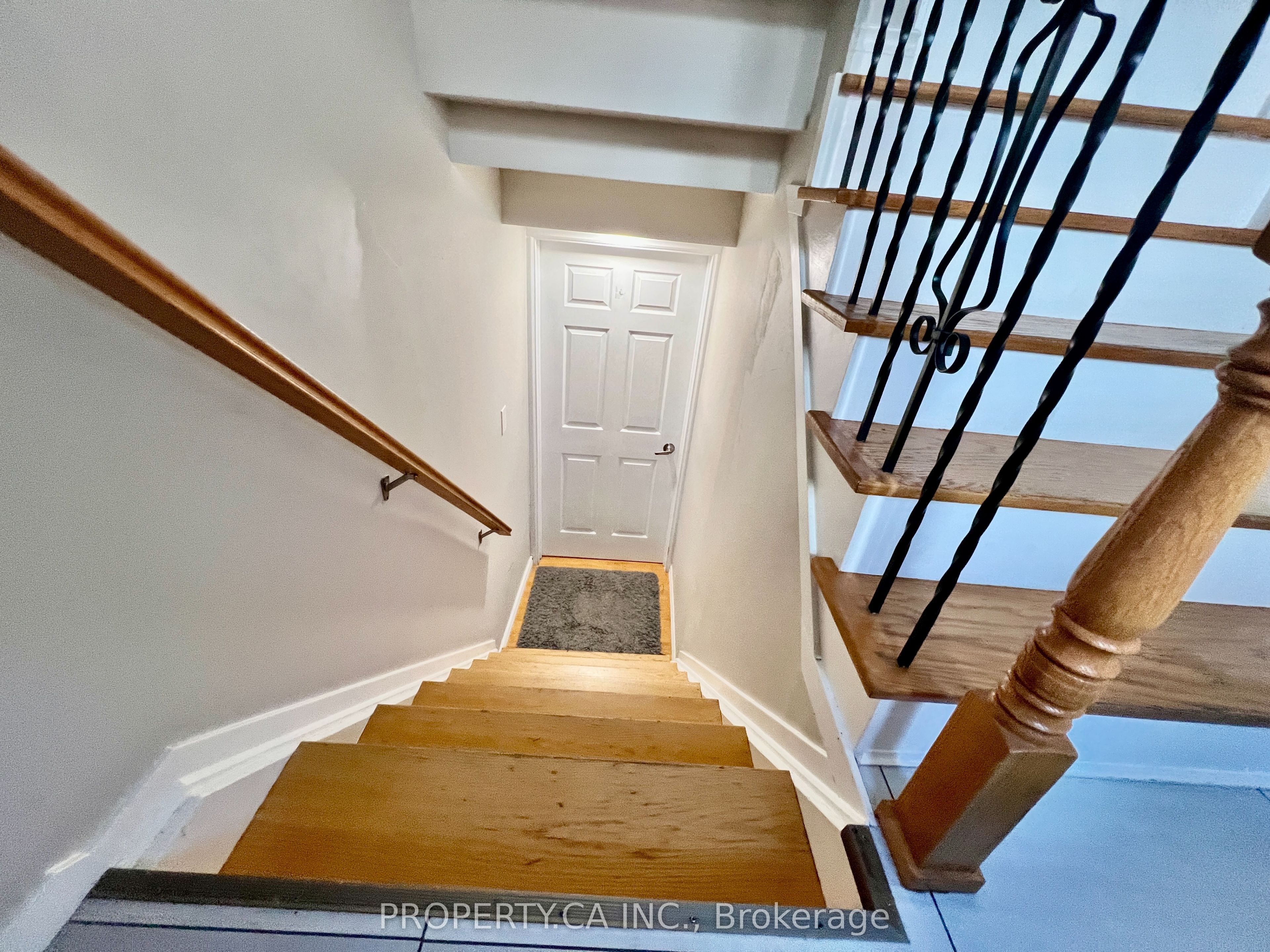 205 Talbot Crescent Lower, Newmarket, ON L3Y 1A4