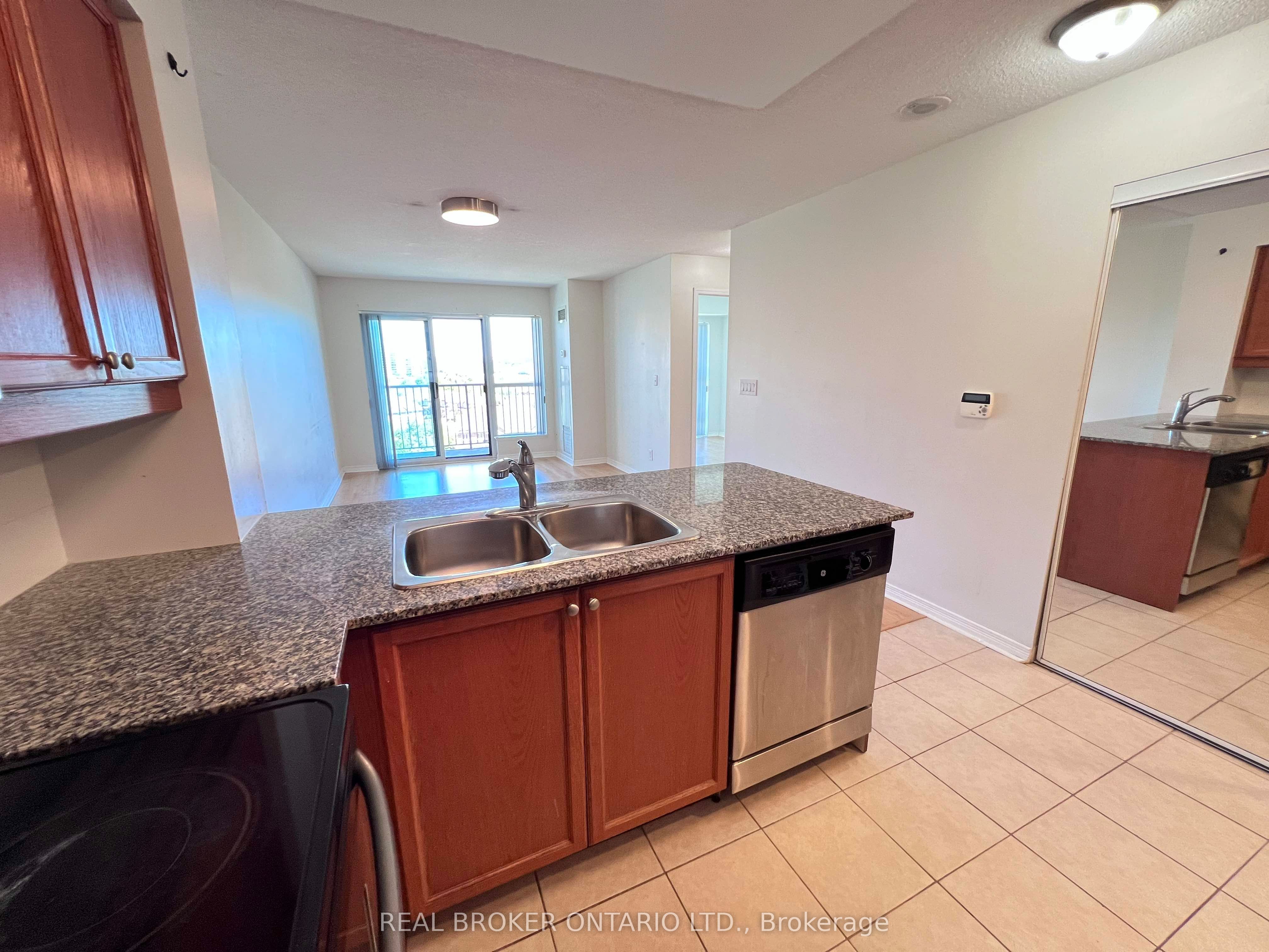 185 Oneida Crescent 1016, Richmond Hill, ON L4B 0B1 photo 3