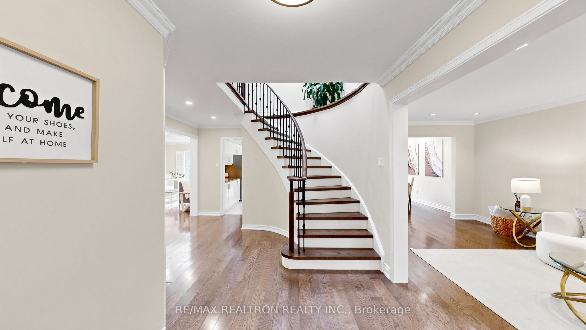 15 Rainey Court, Richmond Hill, ON L4C 9L4 photo 2