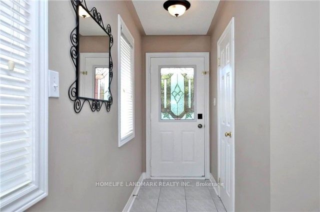 48 Widdifield Avenue, Newmarket, ON L3X 1Z4 photo 2