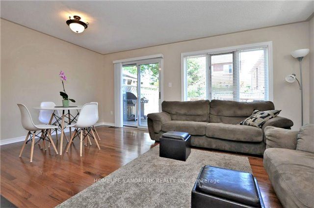 48 Widdifield Avenue, Newmarket, ON L3X 1Z4 photo 3
