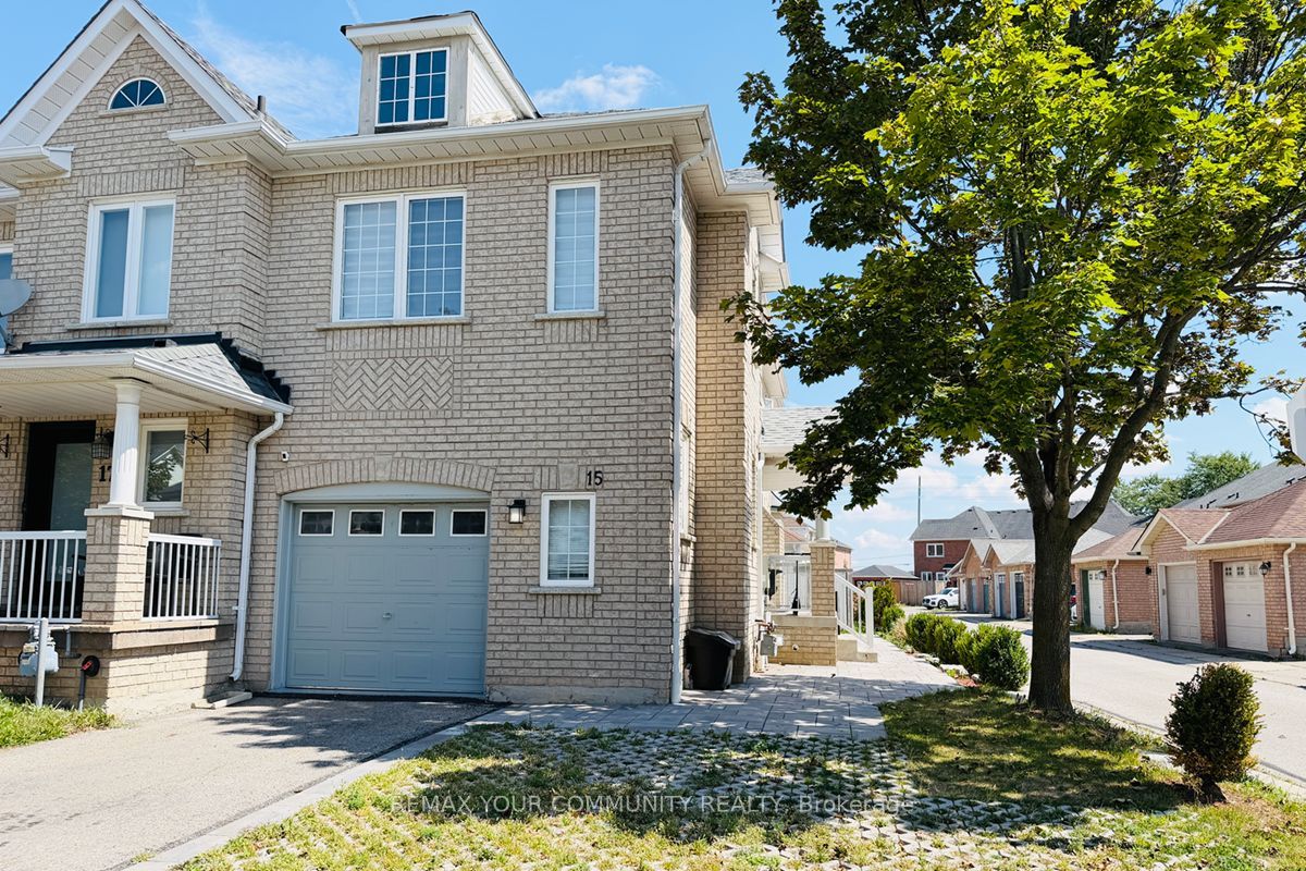 15 Benjamin Hood Crescent, Vaughan, ON L4K 5M3 photo 2