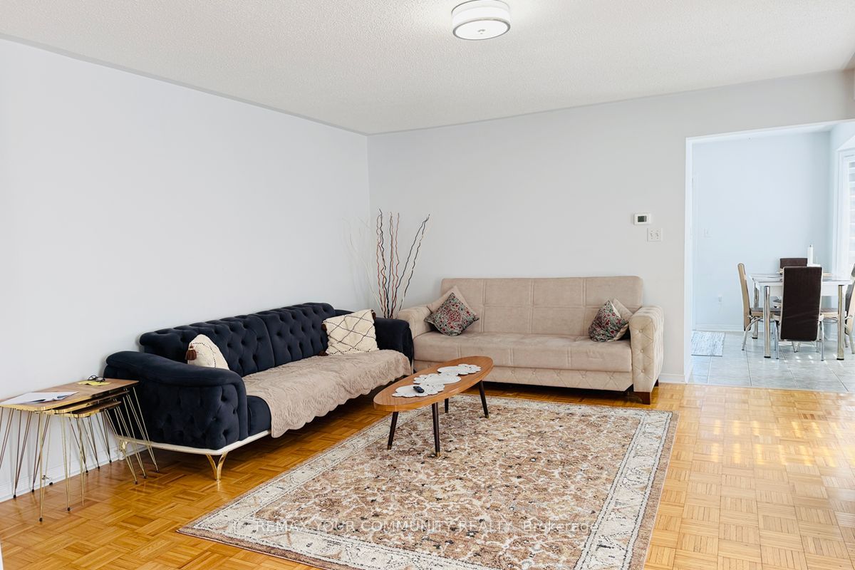 15 Benjamin Hood Crescent, Vaughan, ON L4K 5M3 photo 3