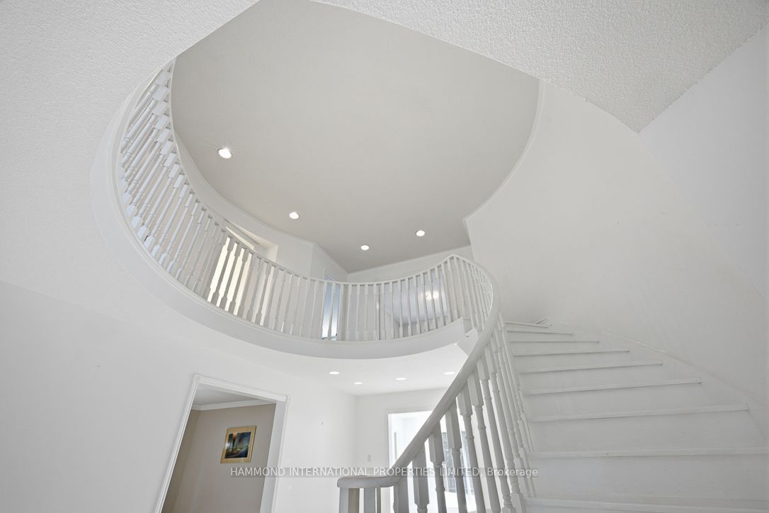 31 Vesta Drive, Richmond Hill, ON L4B 2M2 photo 5