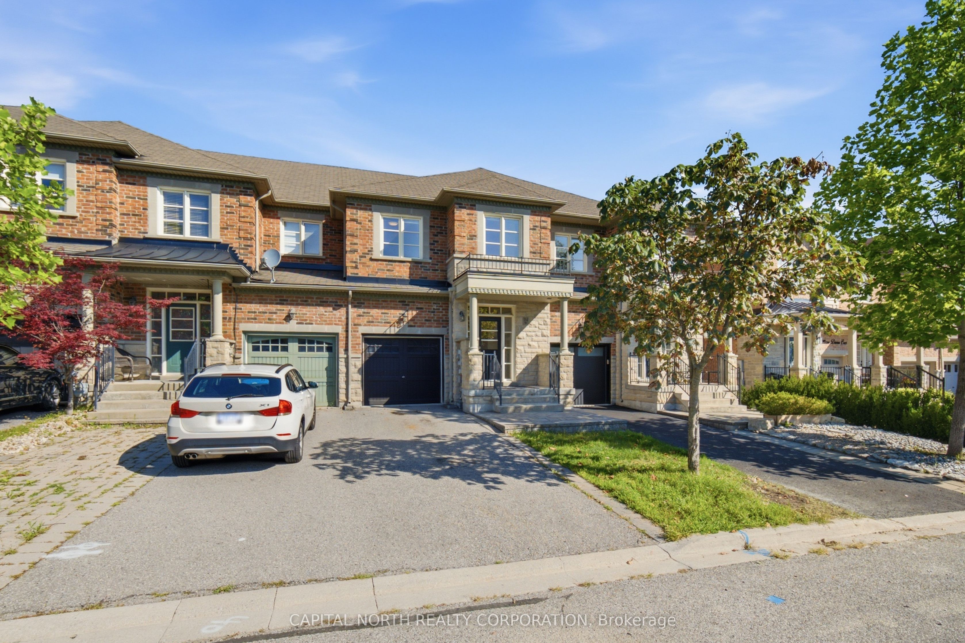 384 William Dunn Crescent, Newmarket, ON L3X 3L2 photo 2