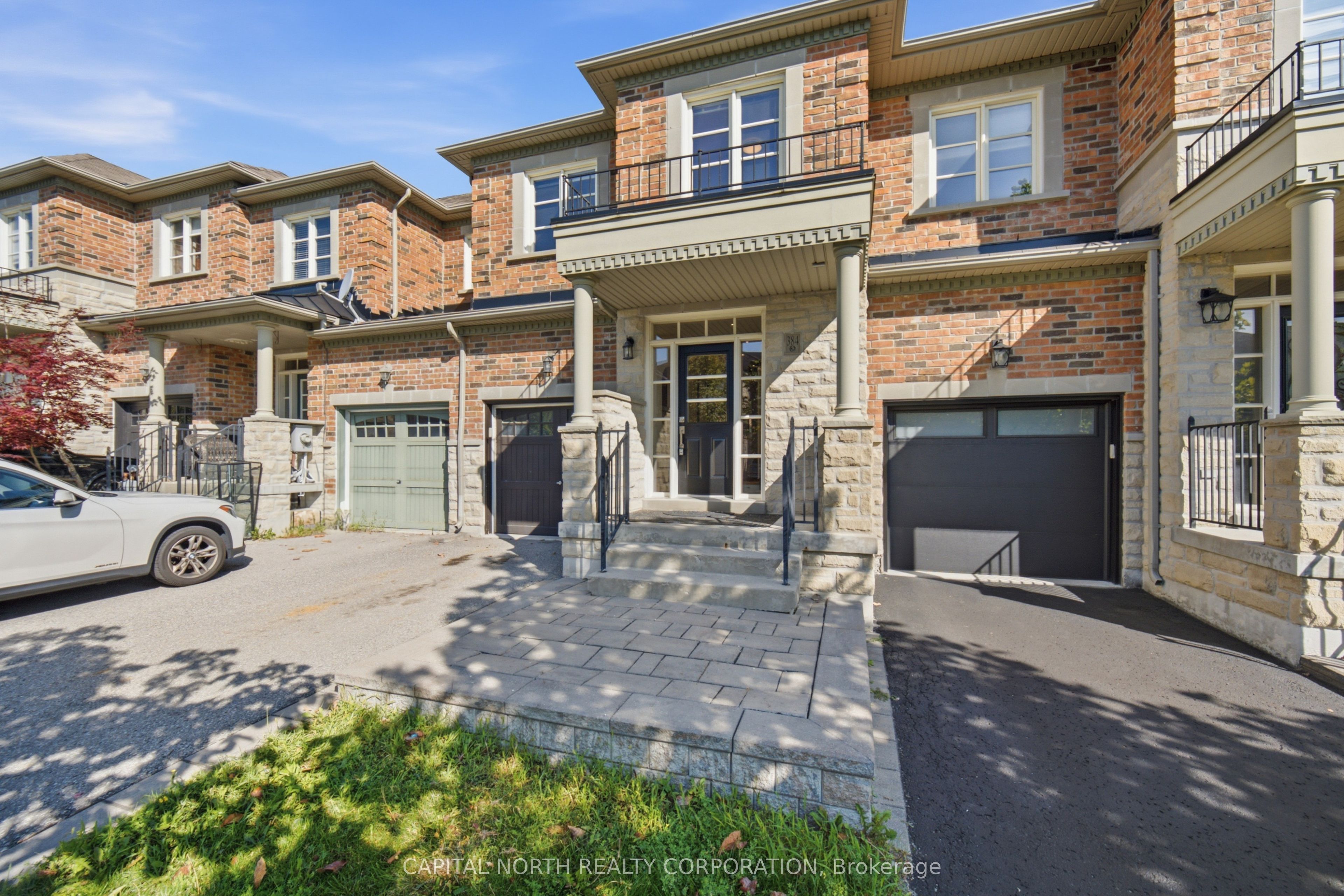 384 William Dunn Crescent, Newmarket, ON L3X 3L2 photo 3