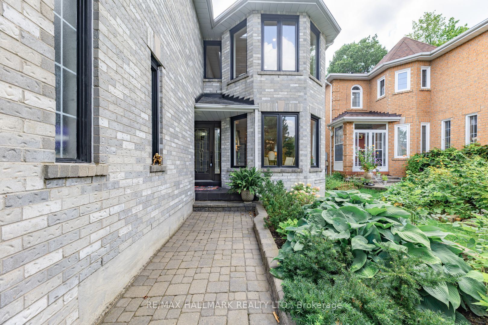 106 Larratt Lane, Richmond Hill, ON L4C 0E3 photo 2
