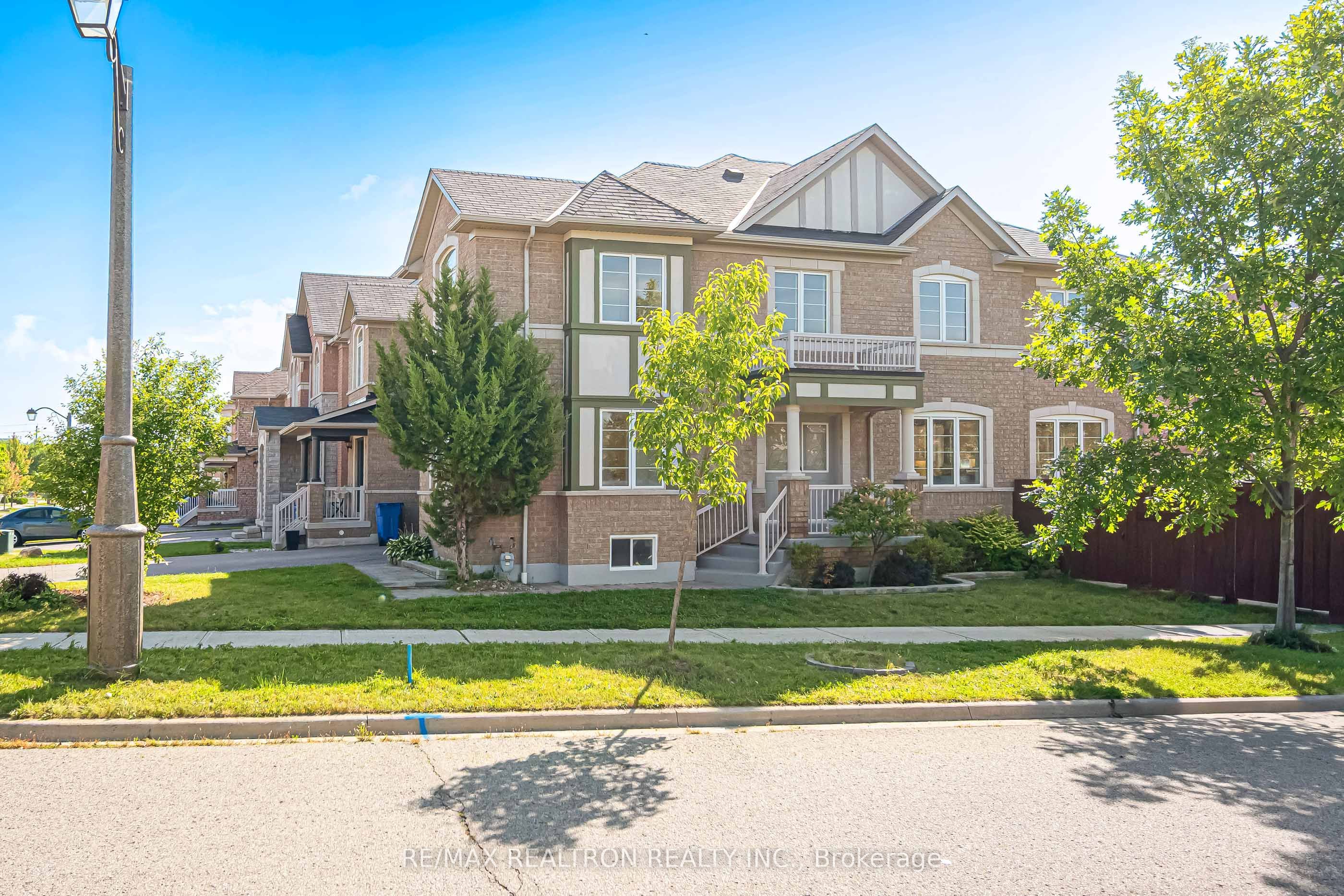 112 Duffin Drive, Whitchurch-Stouffville, ON L4A 0X3 photo 2
