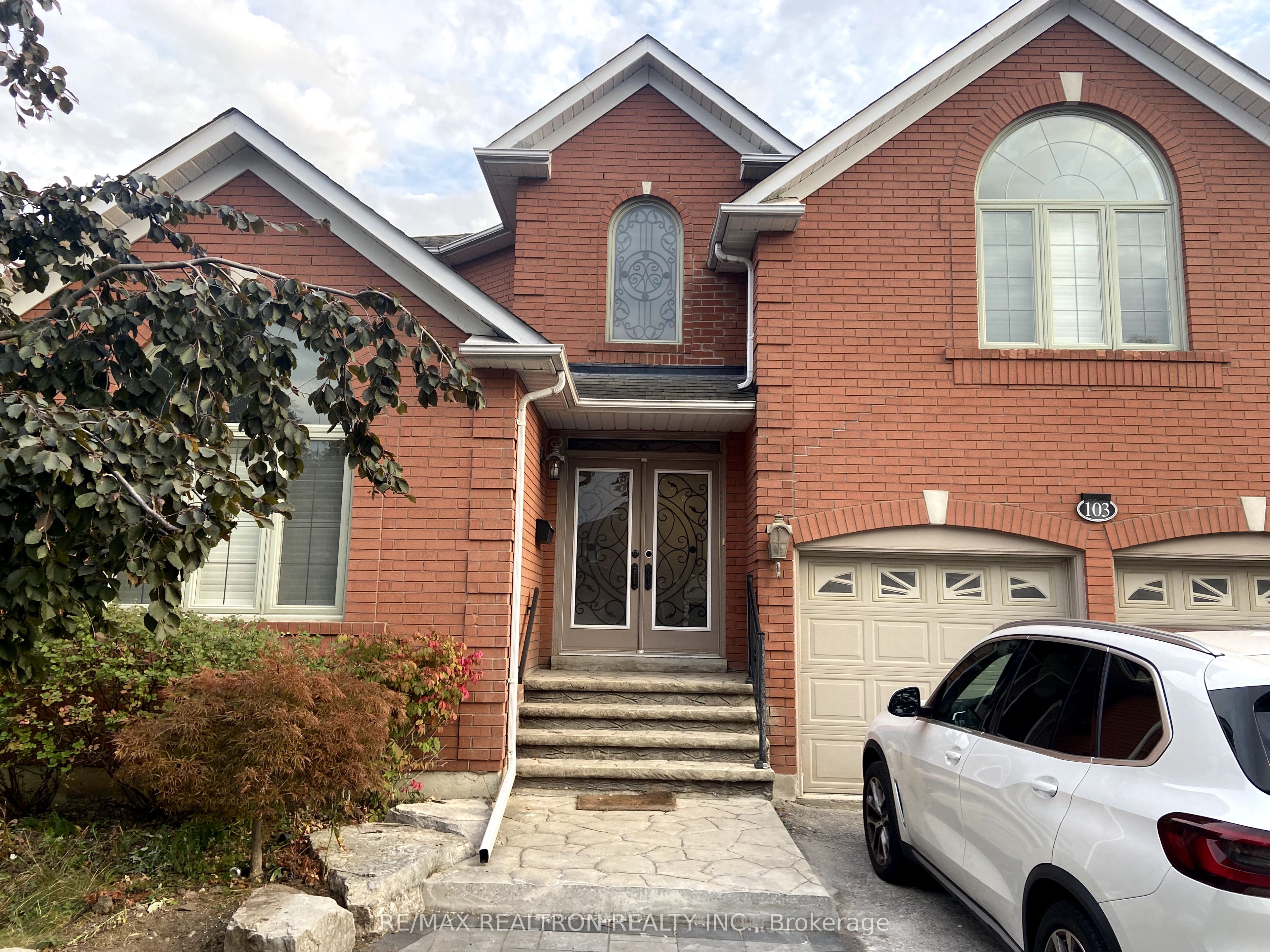 103 Beverley Glen Boulevard, Vaughan, ON L4J 7V2