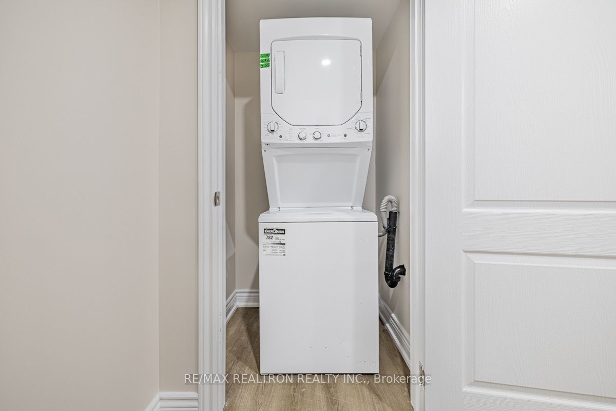 103 Beverley Glen Boulevard, Vaughan, ON L4J 7V2 photo 4