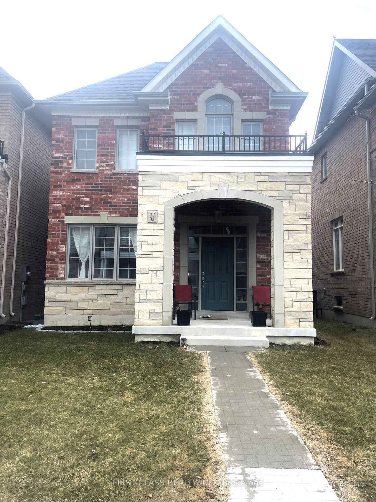 27 Clara May Avenue, East Gwillimbury, ON L9N 0L6