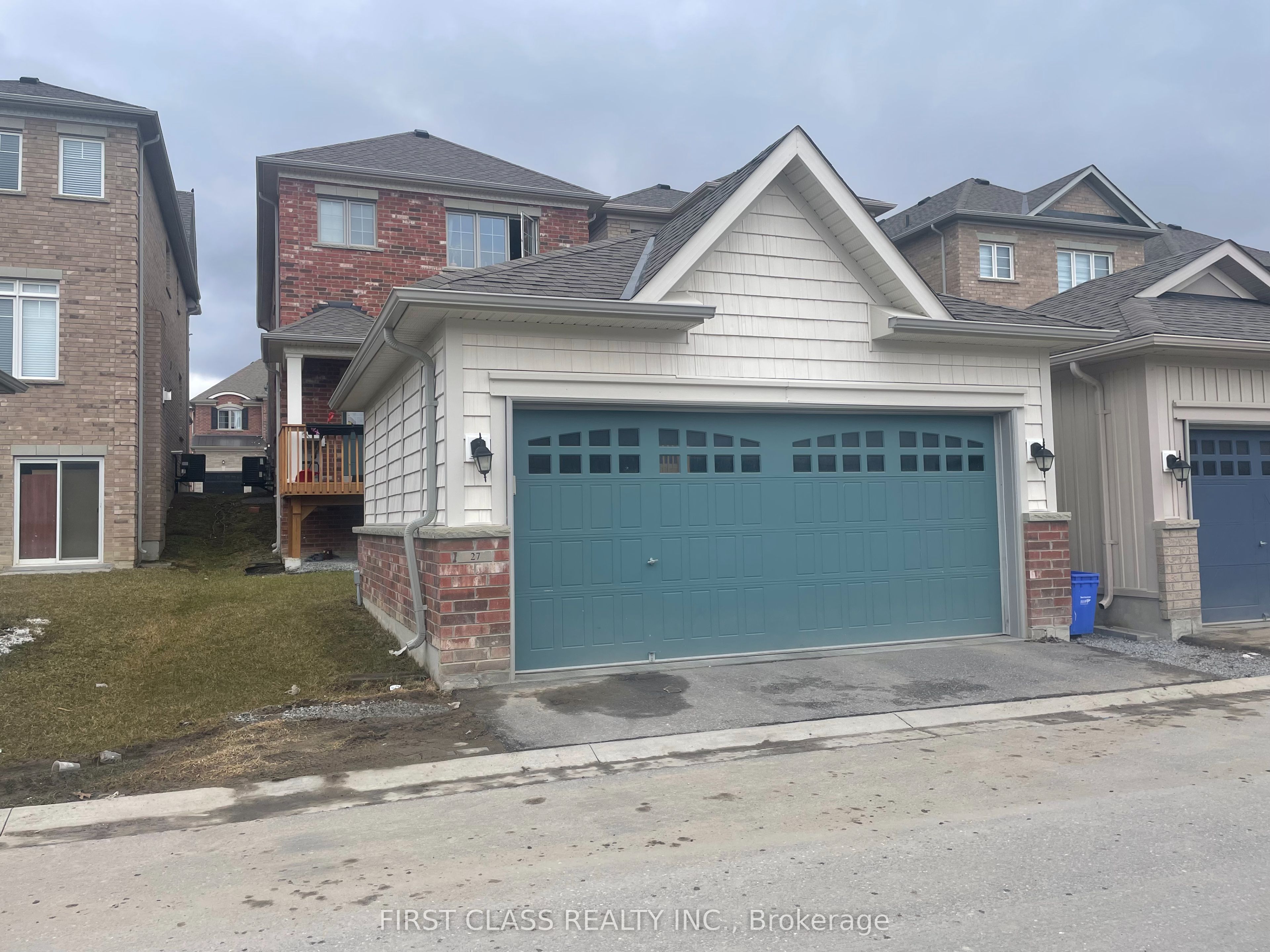 27 Clara May Avenue, East Gwillimbury, ON L9N 0L6 photo 2