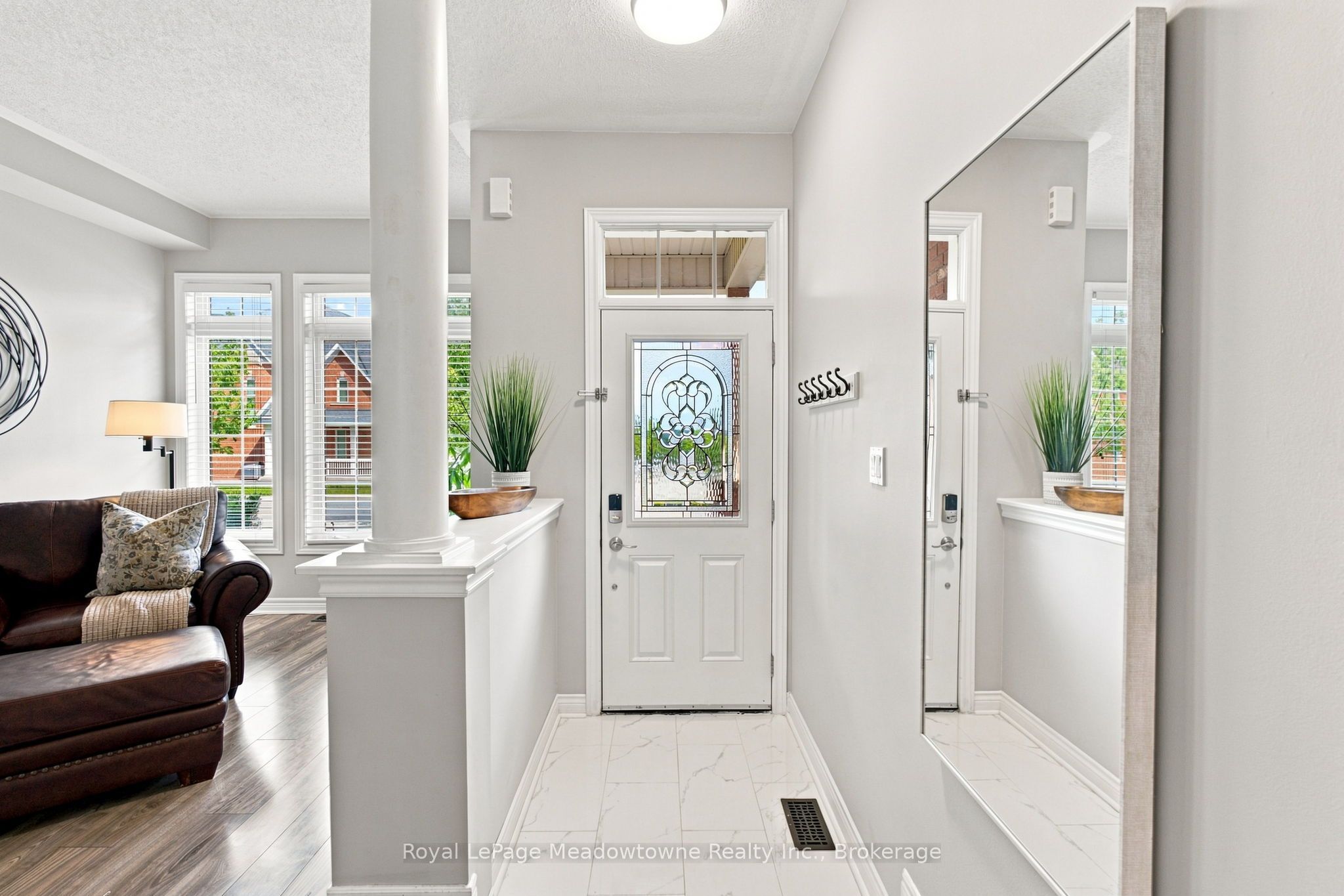 140 Laurendale Avenue, Georgina, ON L4P 0C6 photo 4