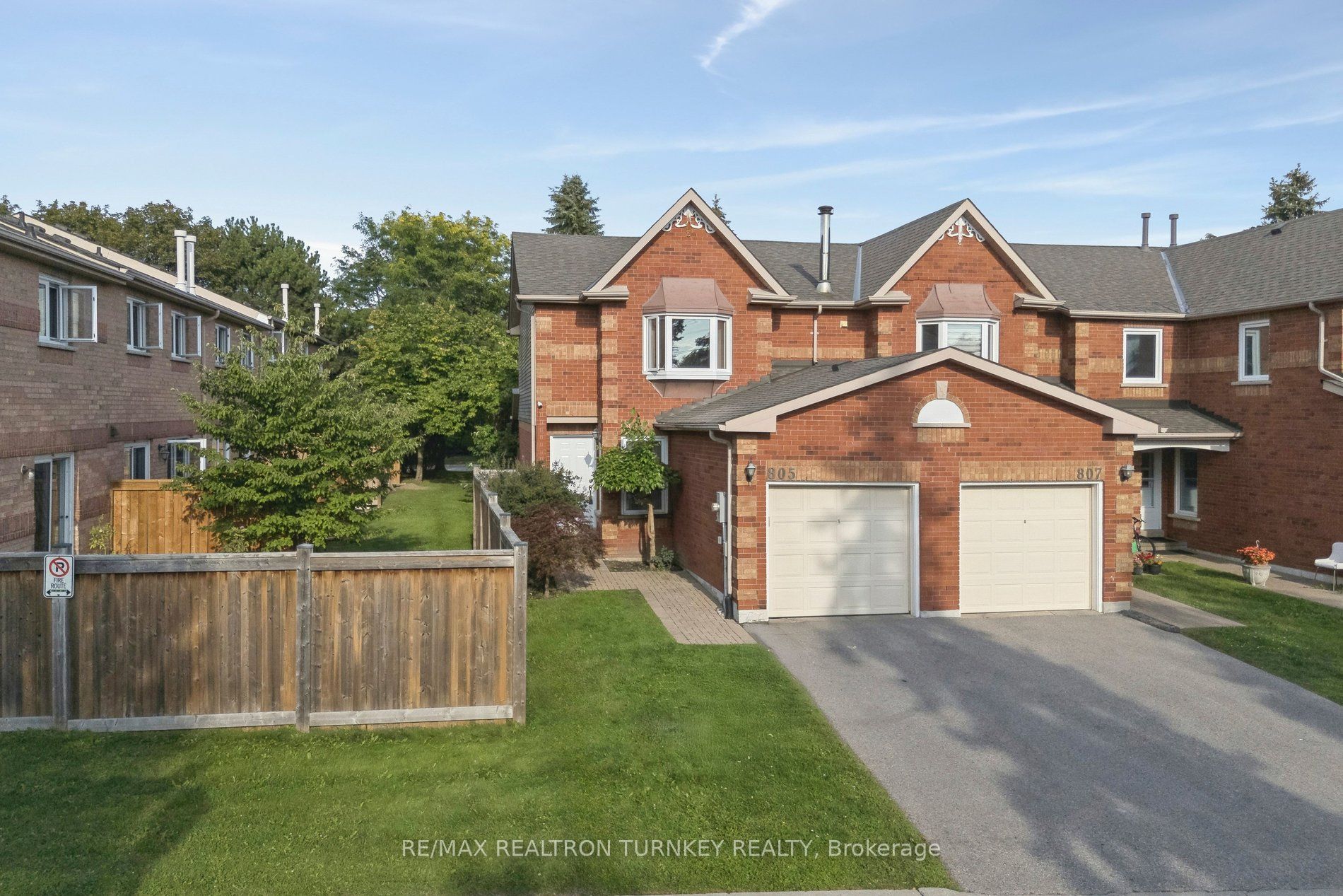 805 Playter Crescent, Newmarket, ON L3X 1W7 photo 3