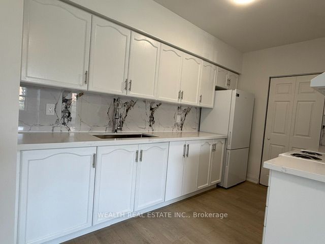 7378 Yonge Street 102, Vaughan, ON L4J 1V8 photo 3