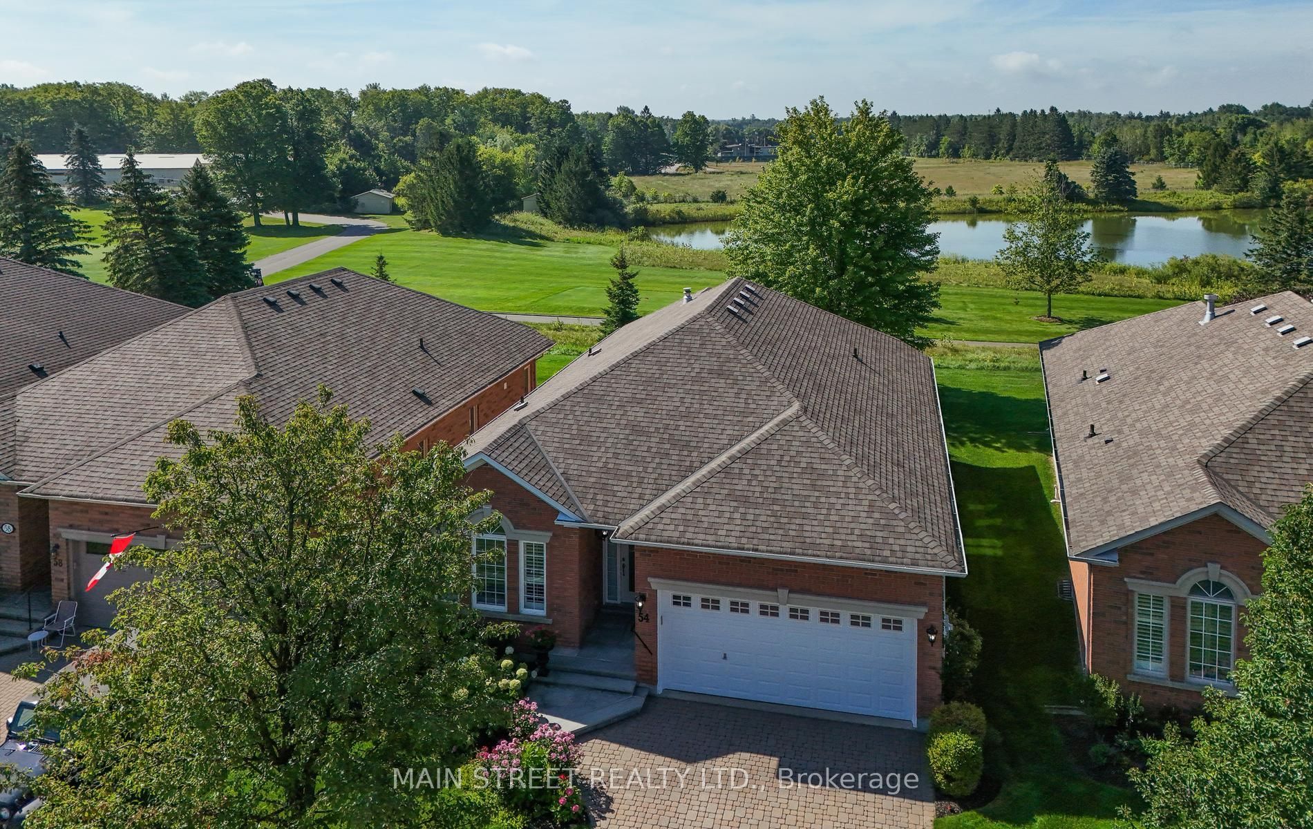 54 Couples Gallery, Whitchurch-Stouffville, ON L4A 1M6 photo 2