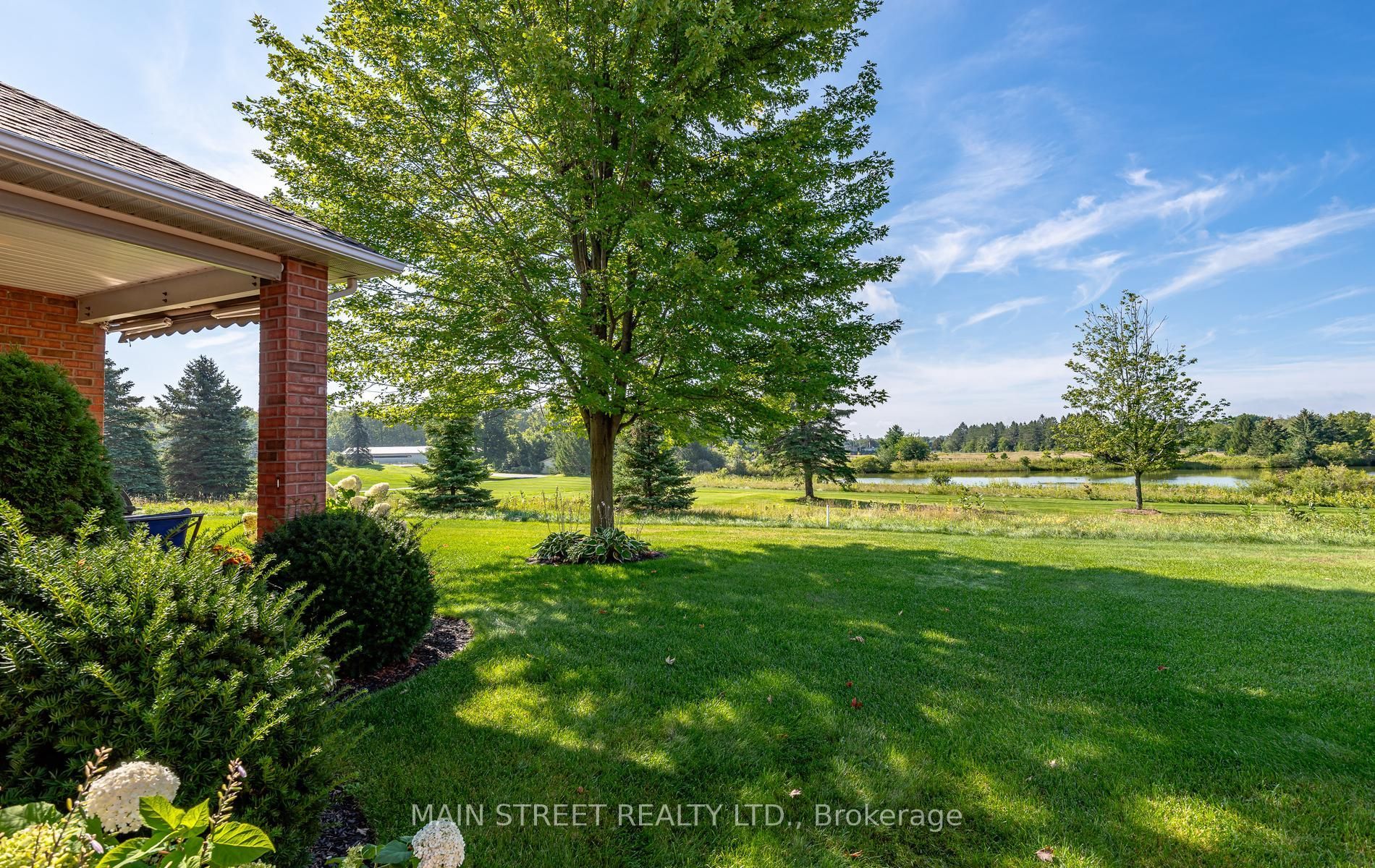 54 Couples Gallery, Whitchurch-Stouffville, ON L4A 1M6 photo 5