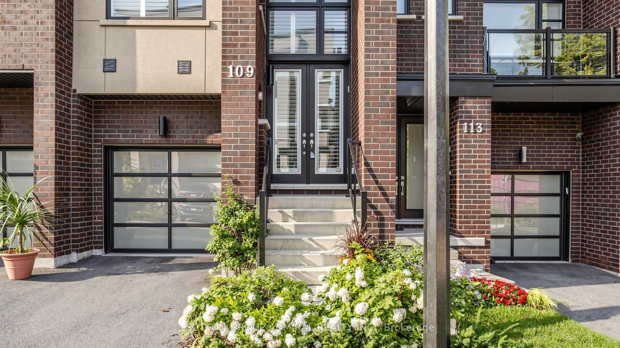 109 Laskin Drive, Vaughan, ON L6A 5A4 photo 2