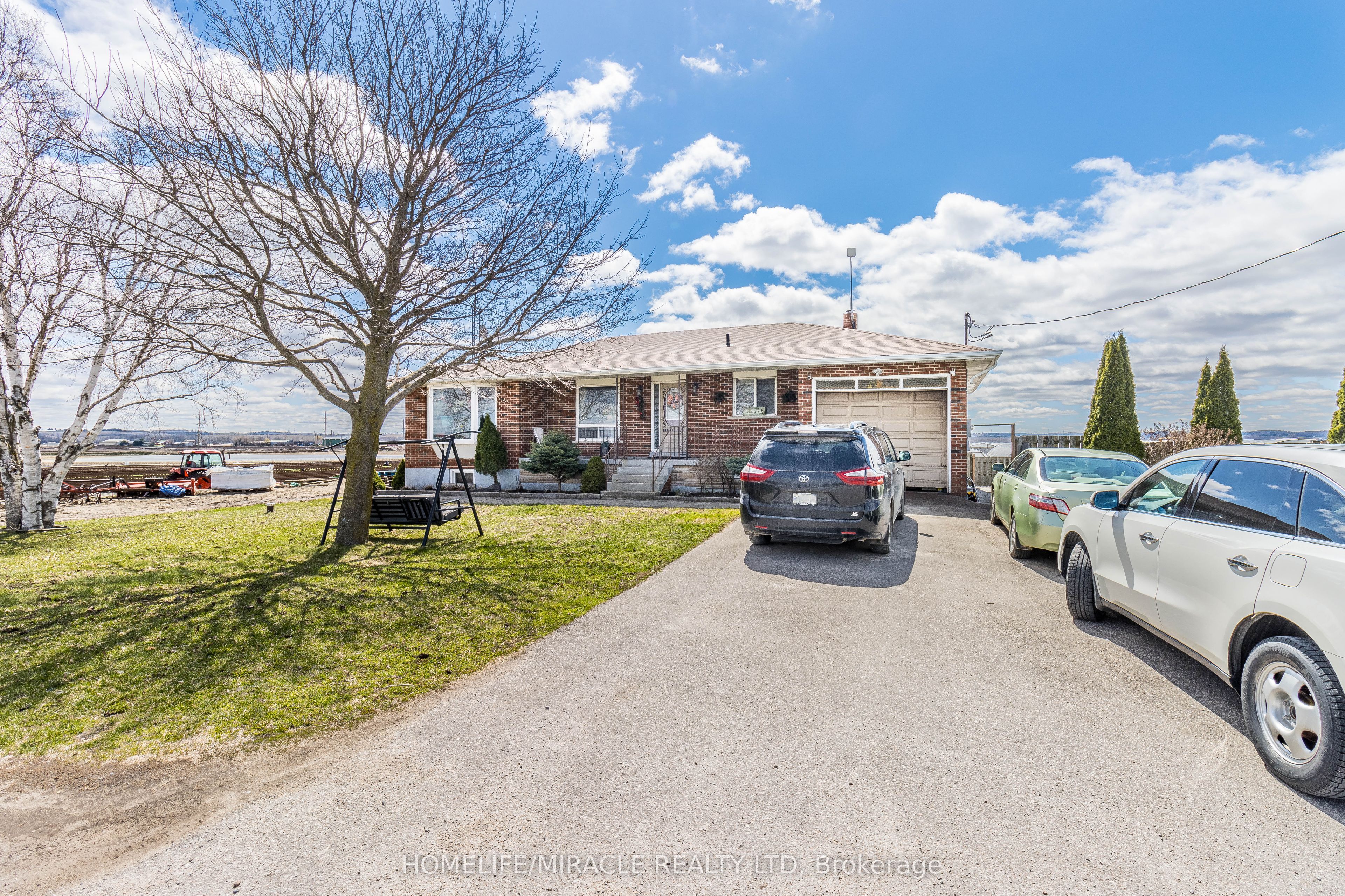 331 Tornado Drive, Bradford West Gwillimbury, ON L3Z 2A6 photo 2