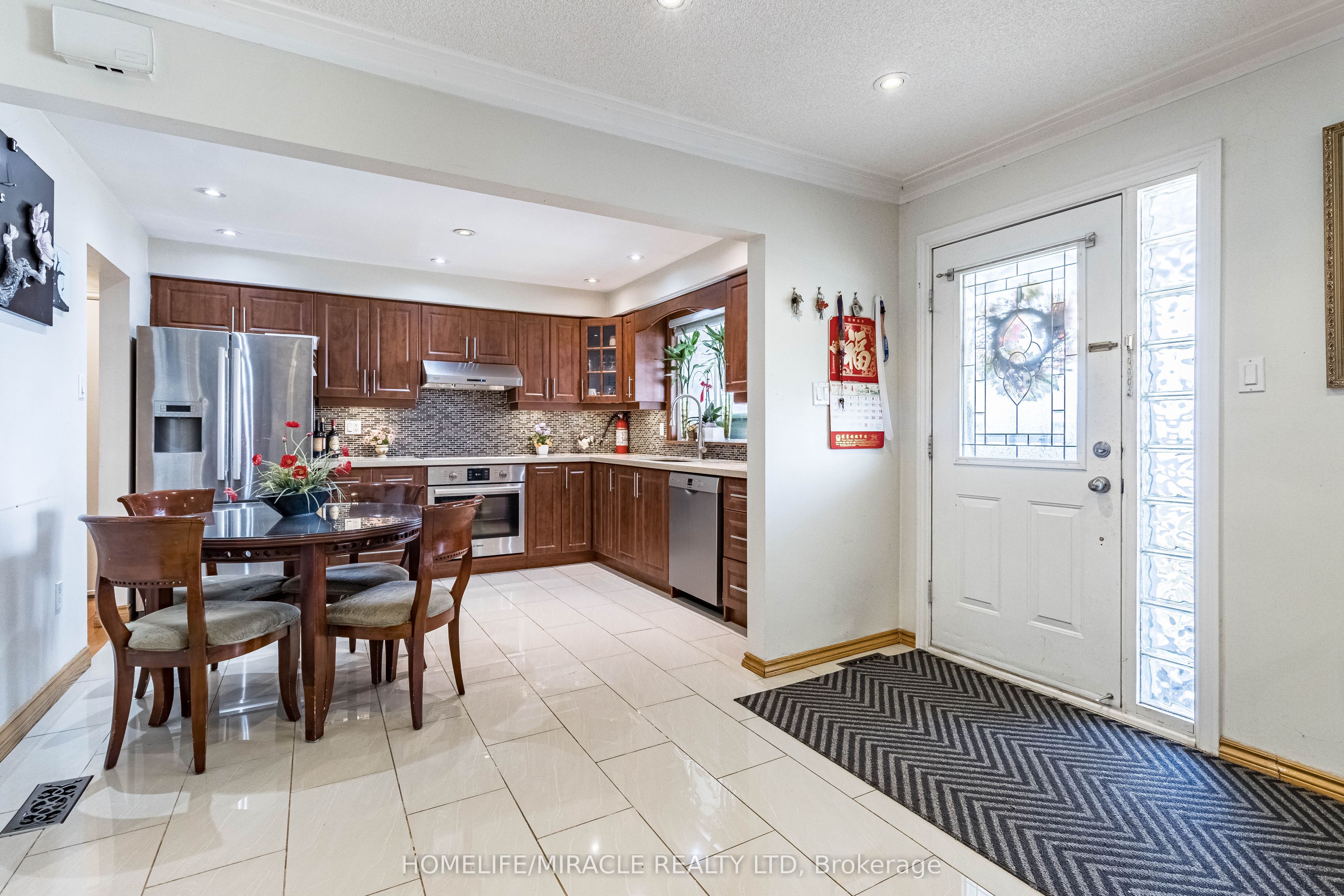 331 Tornado Drive, Bradford West Gwillimbury, ON L3Z 2A6 photo 4