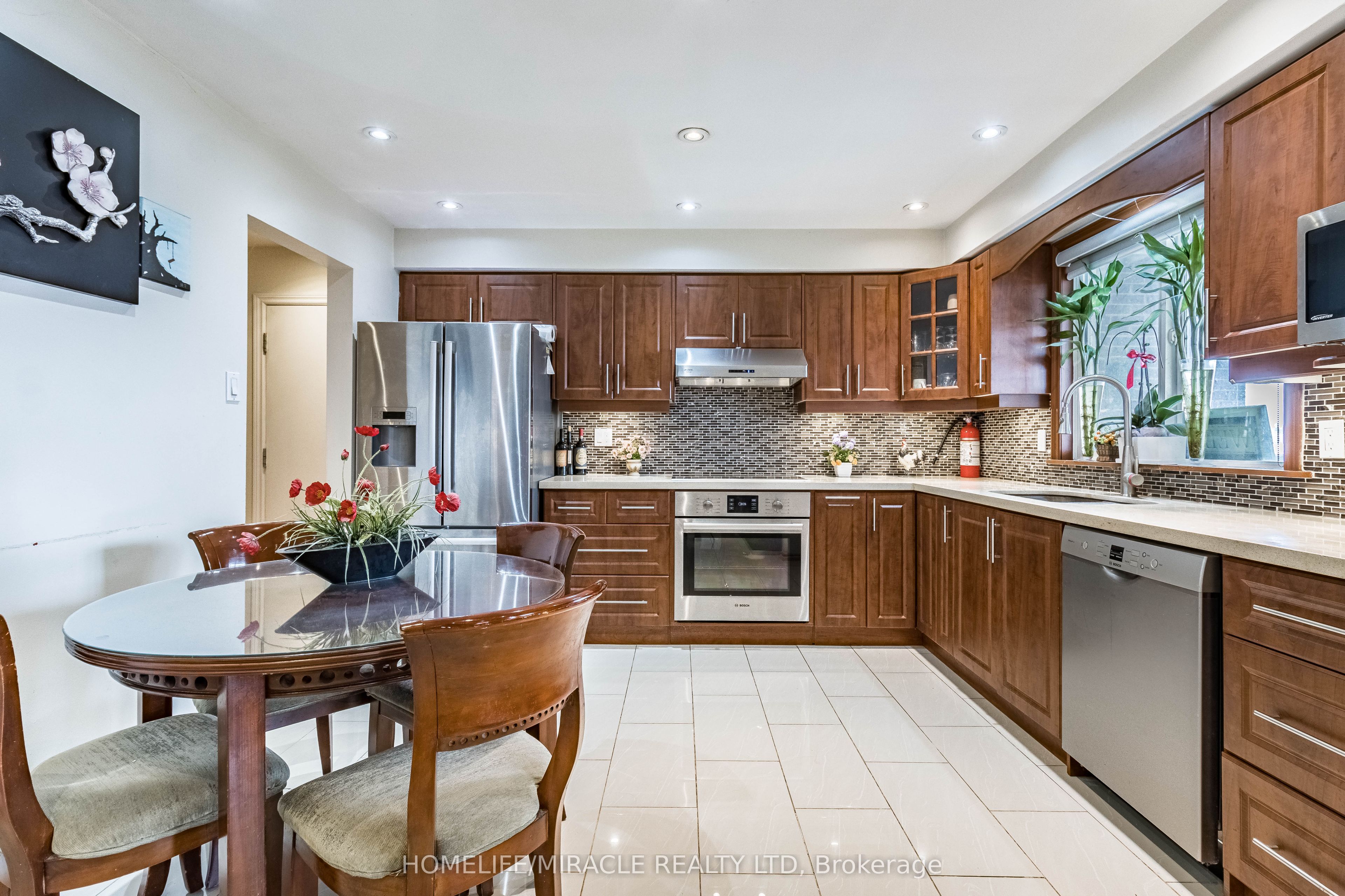 331 Tornado Drive, Bradford West Gwillimbury, ON L3Z 2A6 photo 5