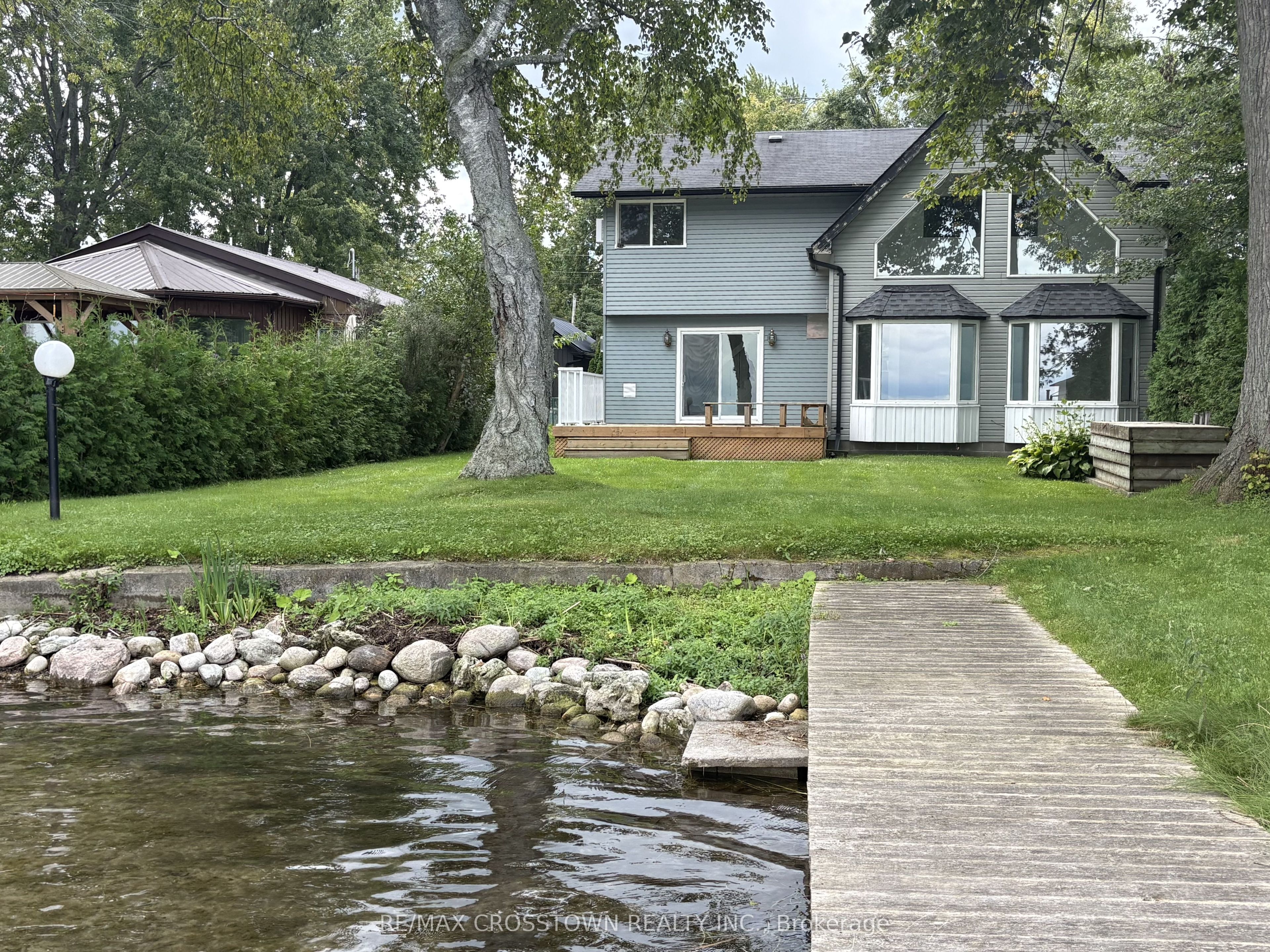 128 Moores Beach Road, Georgina, ON L0E 1N0