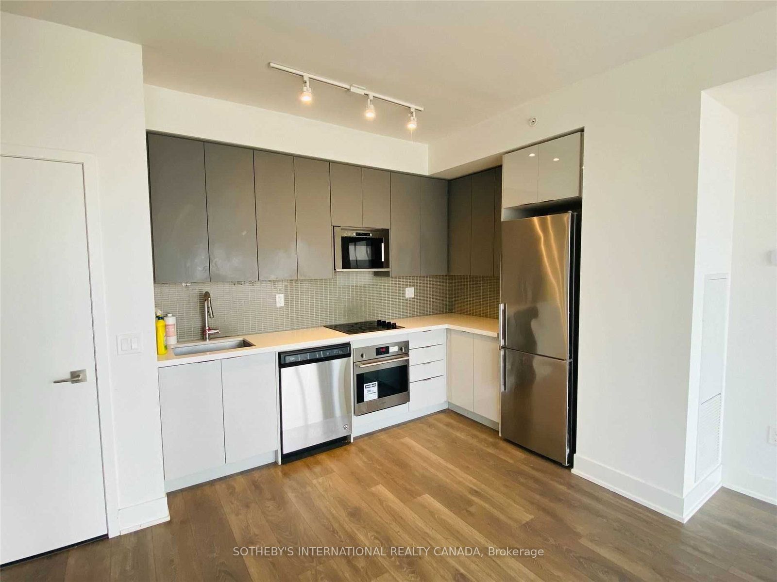 2916 Highway 7 1707, Vaughan, ON L4K 0K6