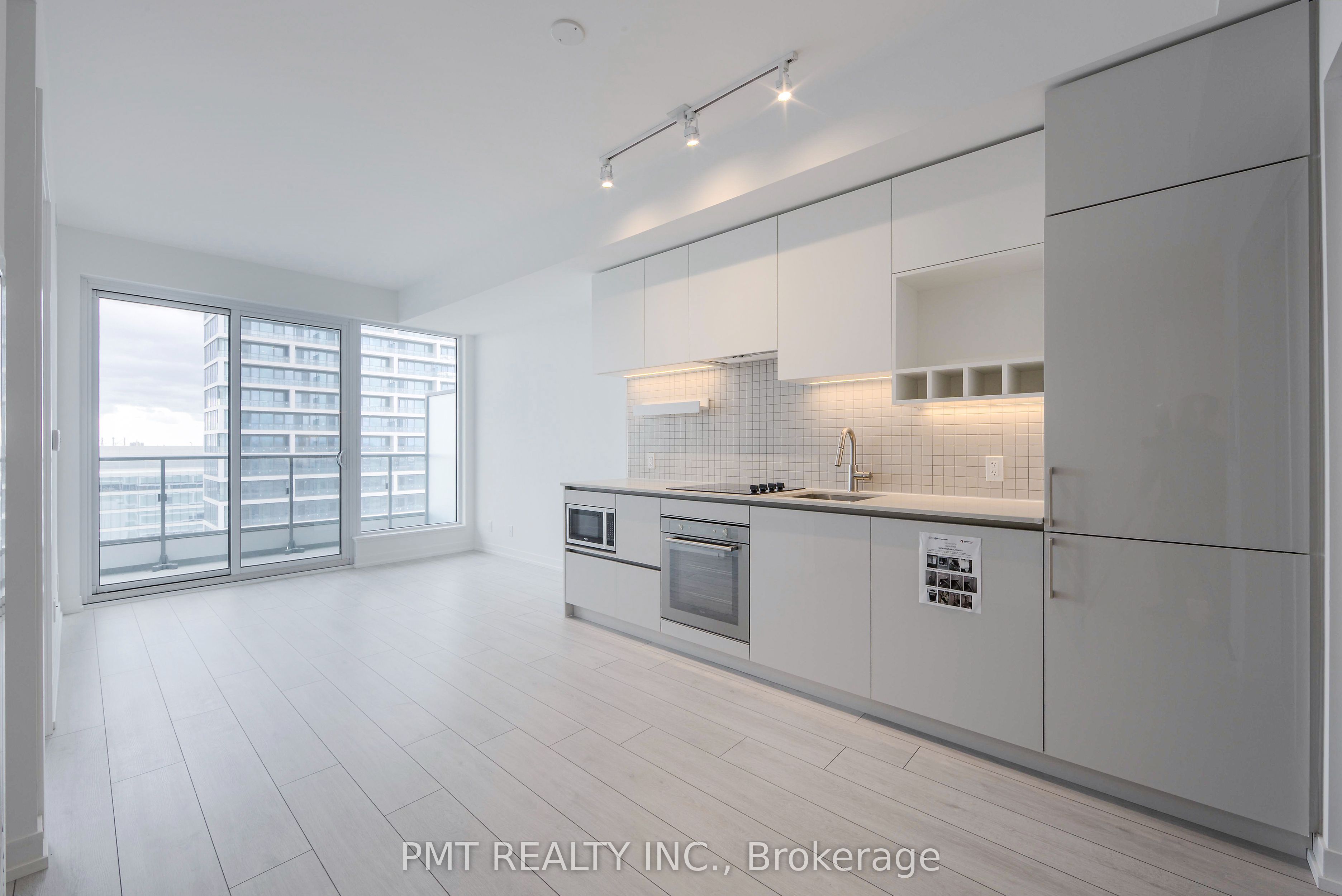 898 Portage Parkway 1706, Vaughan, ON L4K 0J6 photo 2