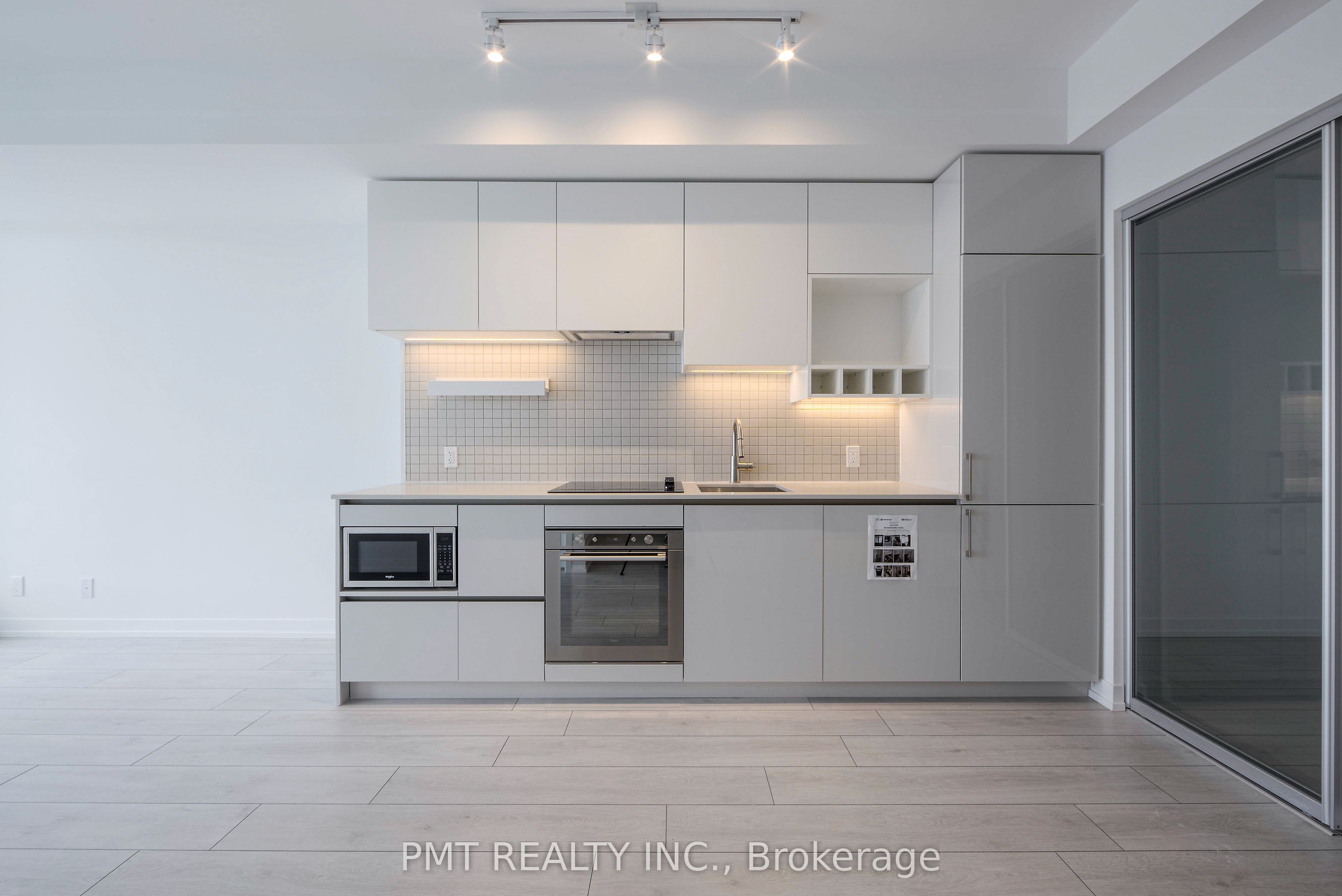 898 Portage Parkway 1706, Vaughan, ON L4K 0J6 photo 3