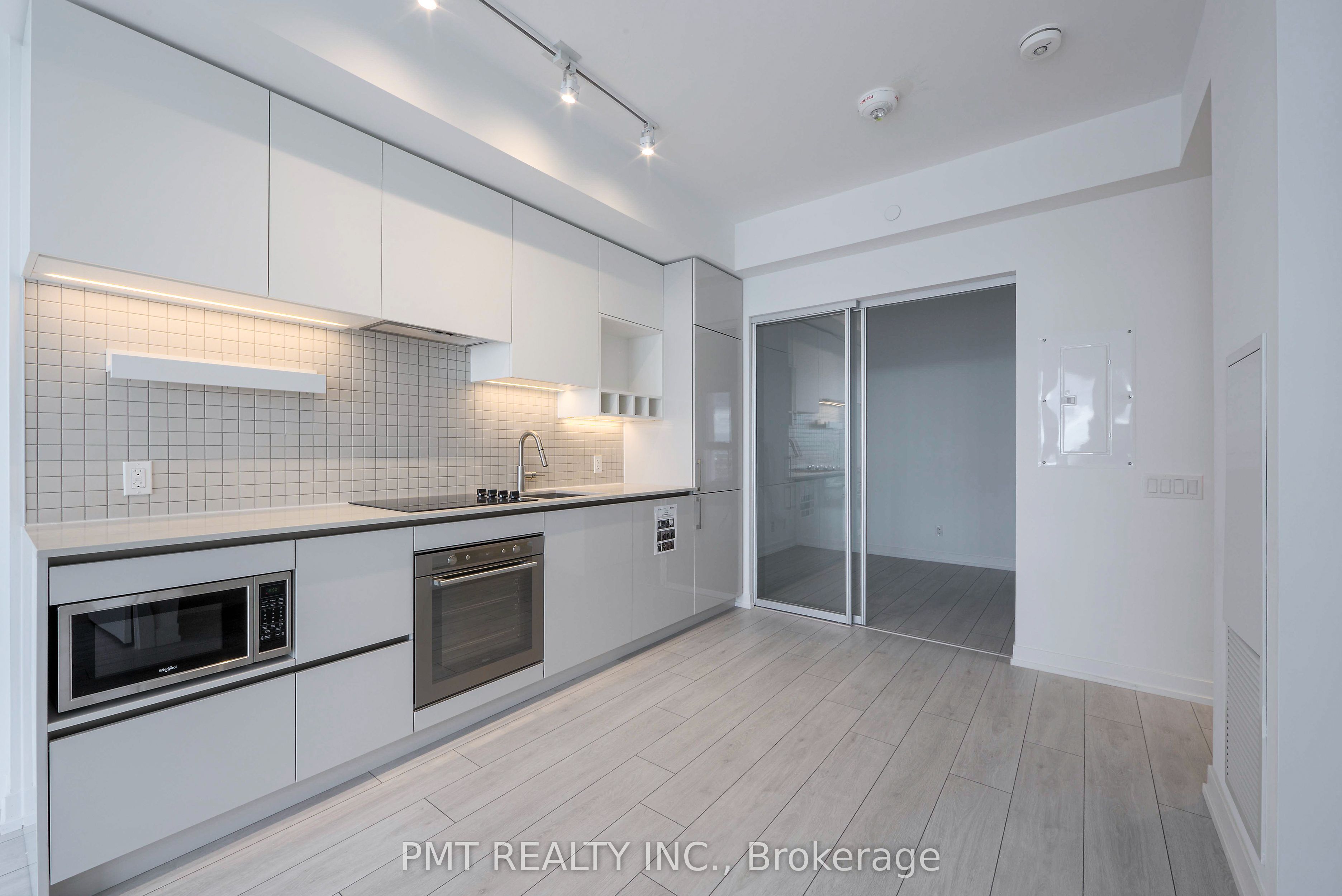 898 Portage Parkway 1706, Vaughan, ON L4K 0J6 photo 4