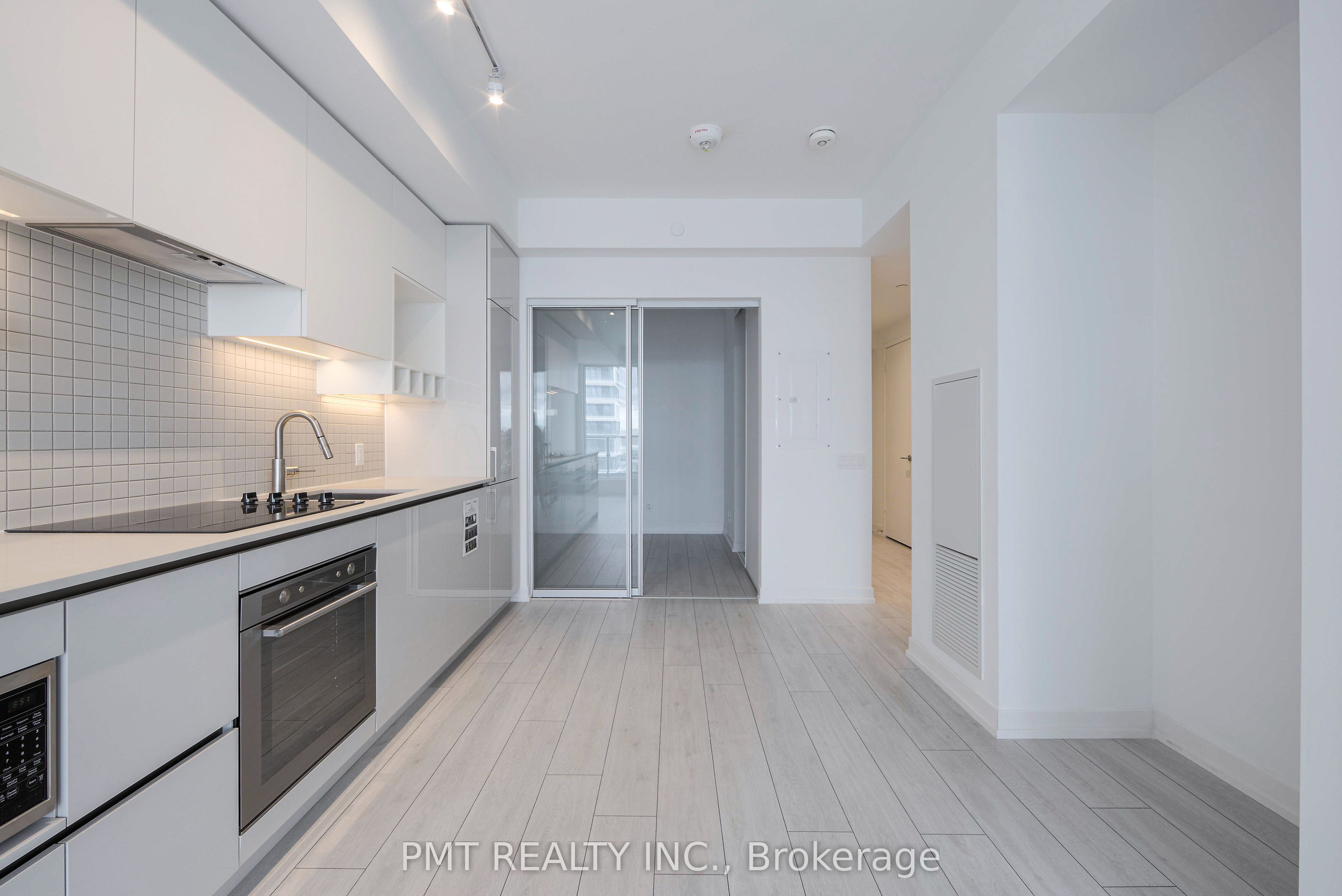 898 Portage Parkway 1706, Vaughan, ON L4K 0J6 photo 5