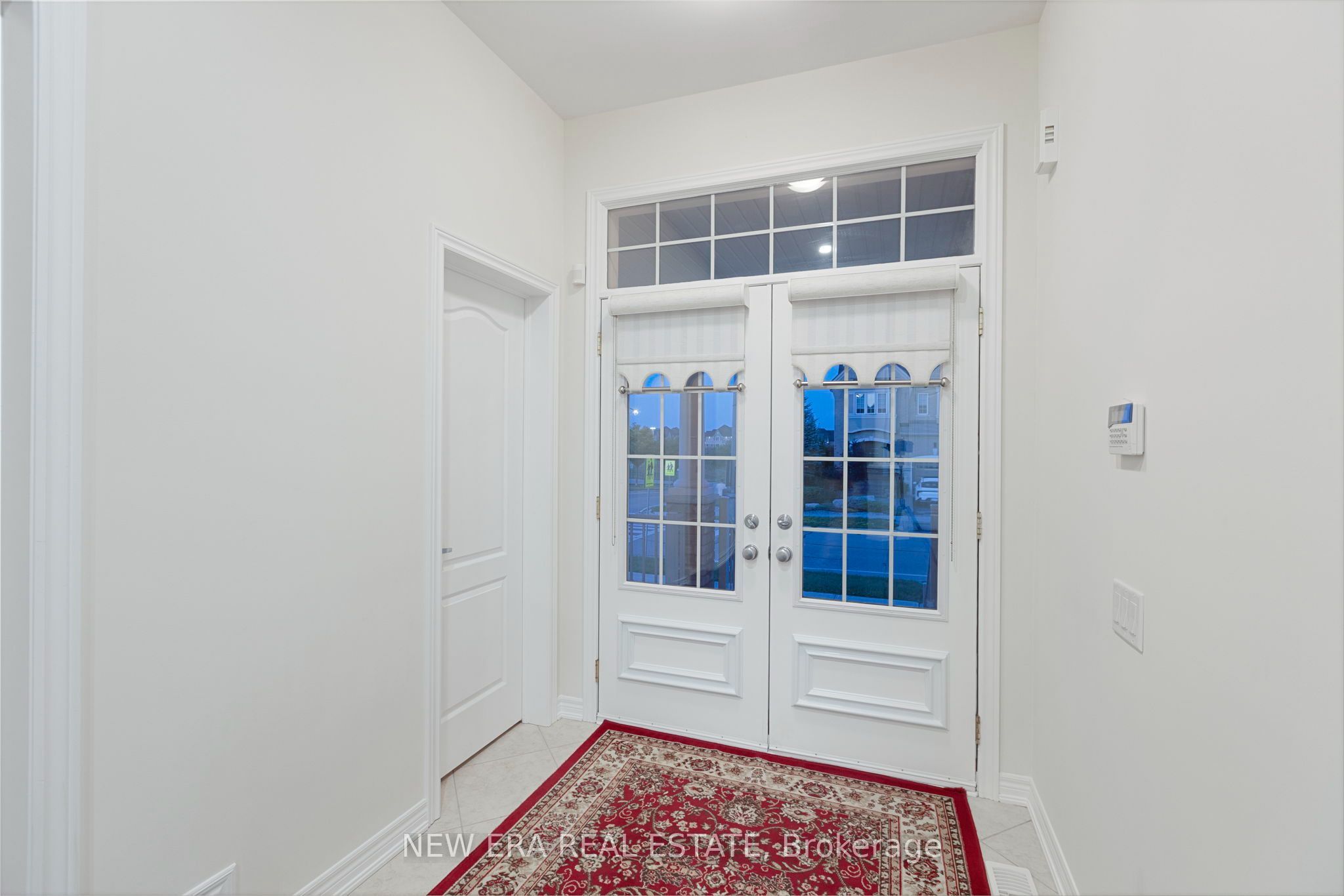2 Lady Valentina Avenue, Vaughan, ON L6A 0E4 photo 2