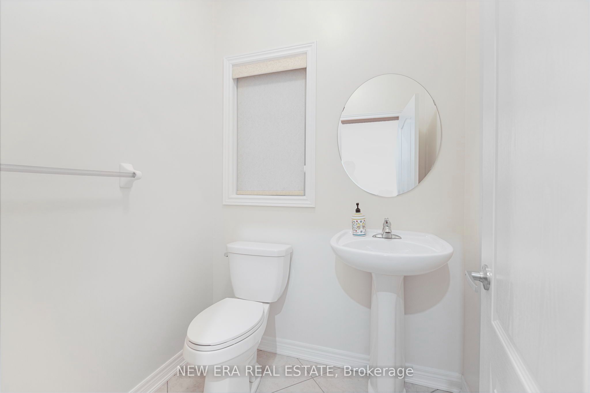 2 Lady Valentina Avenue, Vaughan, ON L6A 0E4 photo 3