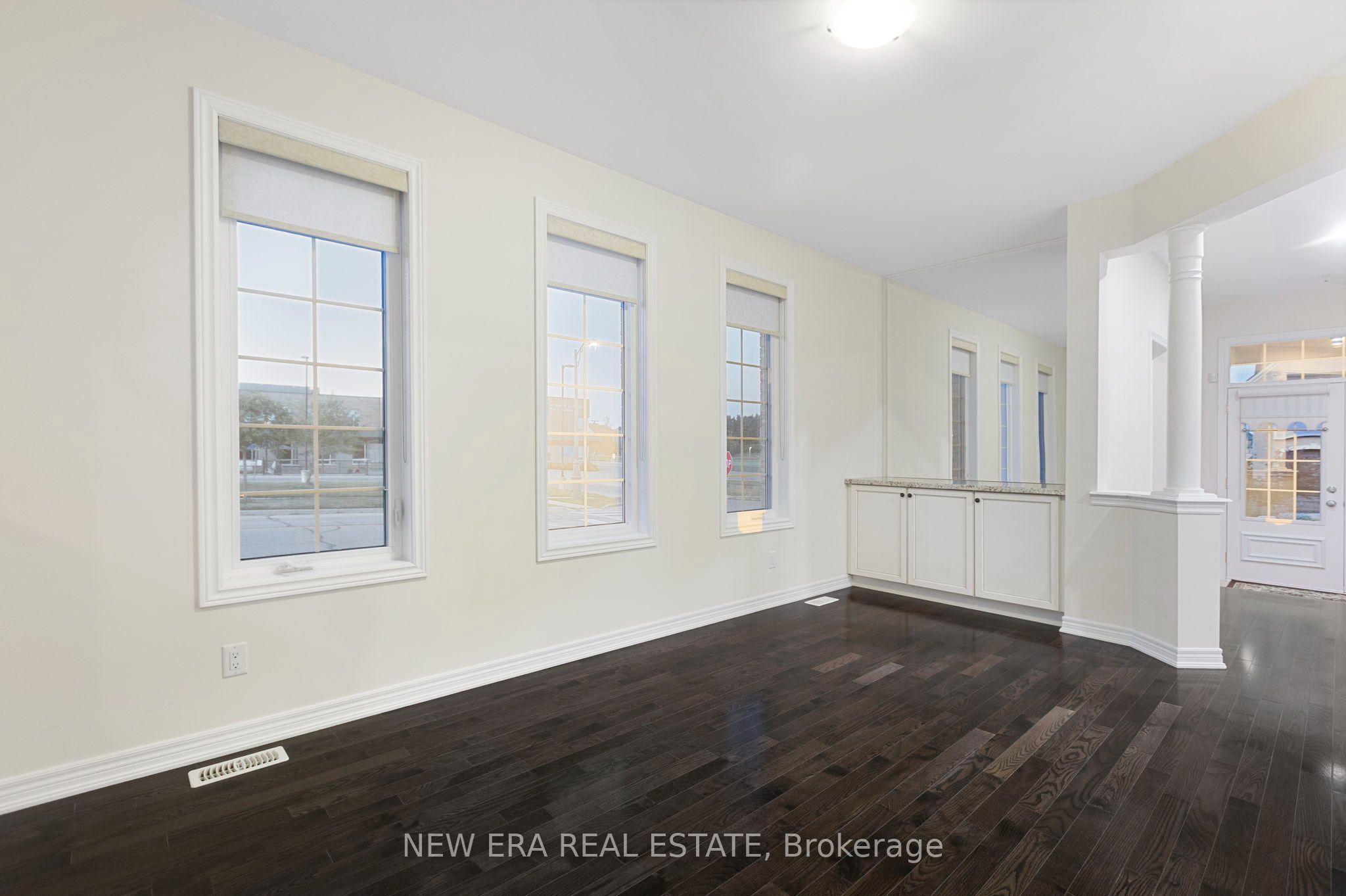 2 Lady Valentina Avenue, Vaughan, ON L6A 0E4 photo 4