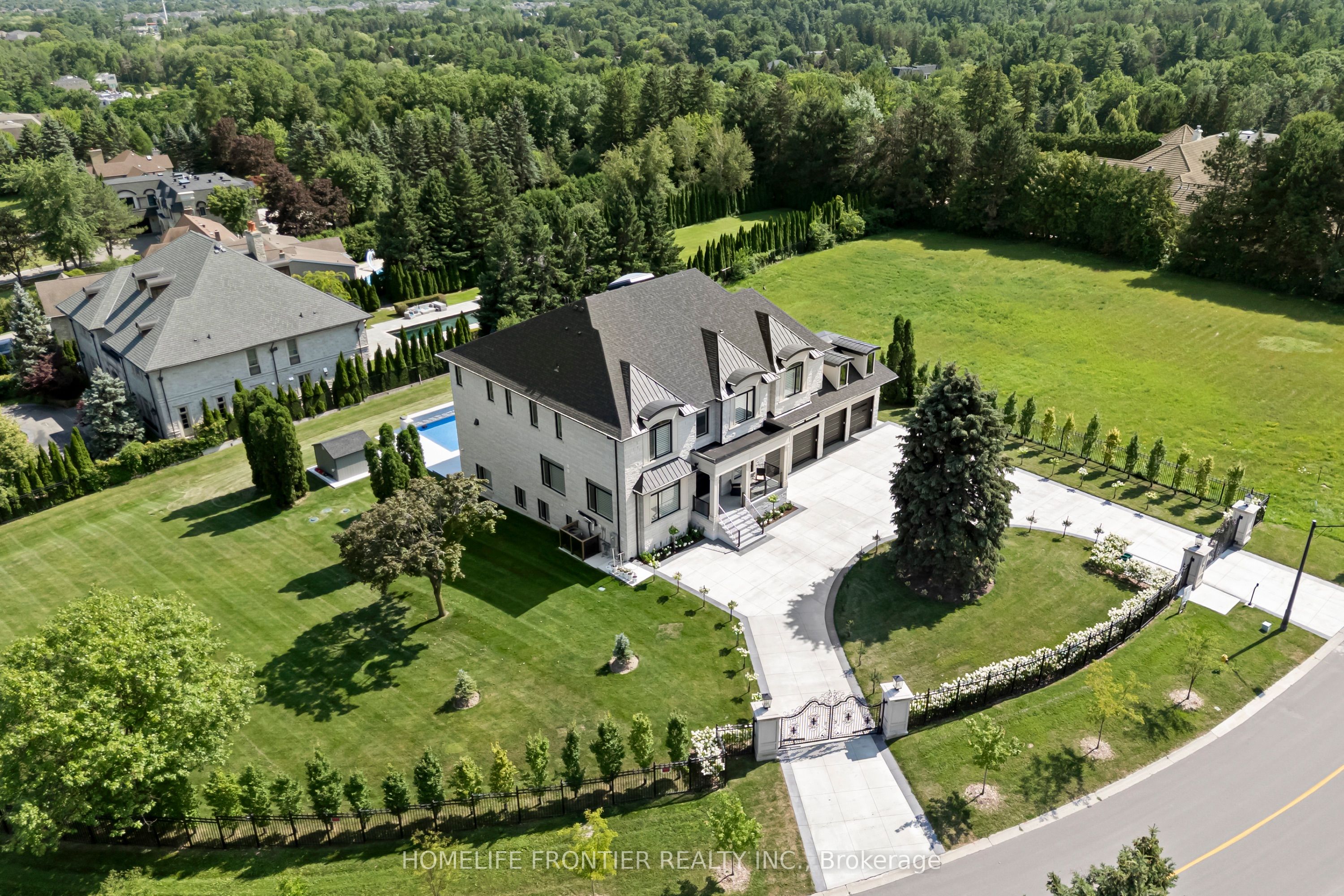 731 Woodland Acres Crescent, Vaughan, ON L6A 1G2