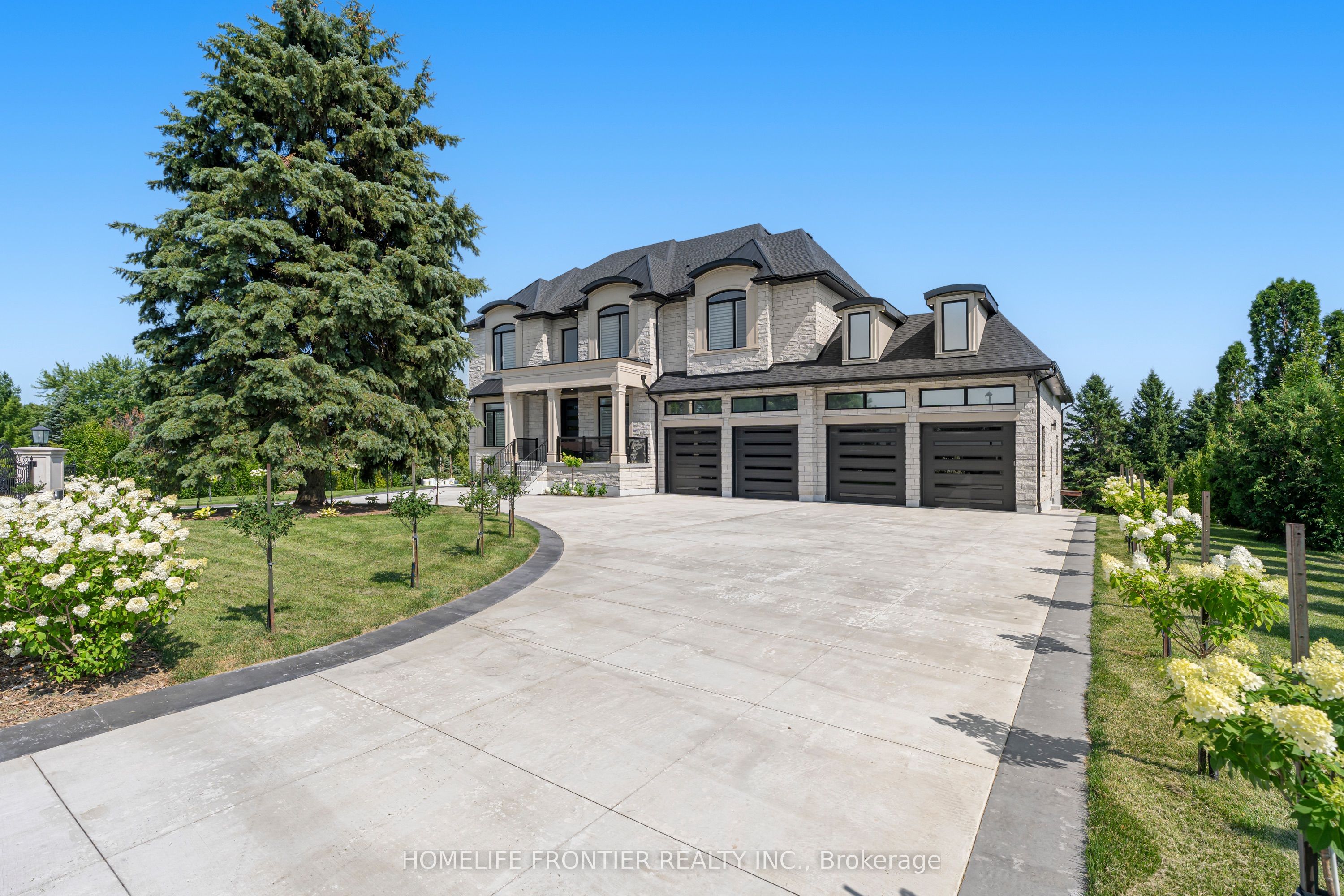 731 Woodland Acres Crescent, Vaughan, ON L6A 1G2 photo 2