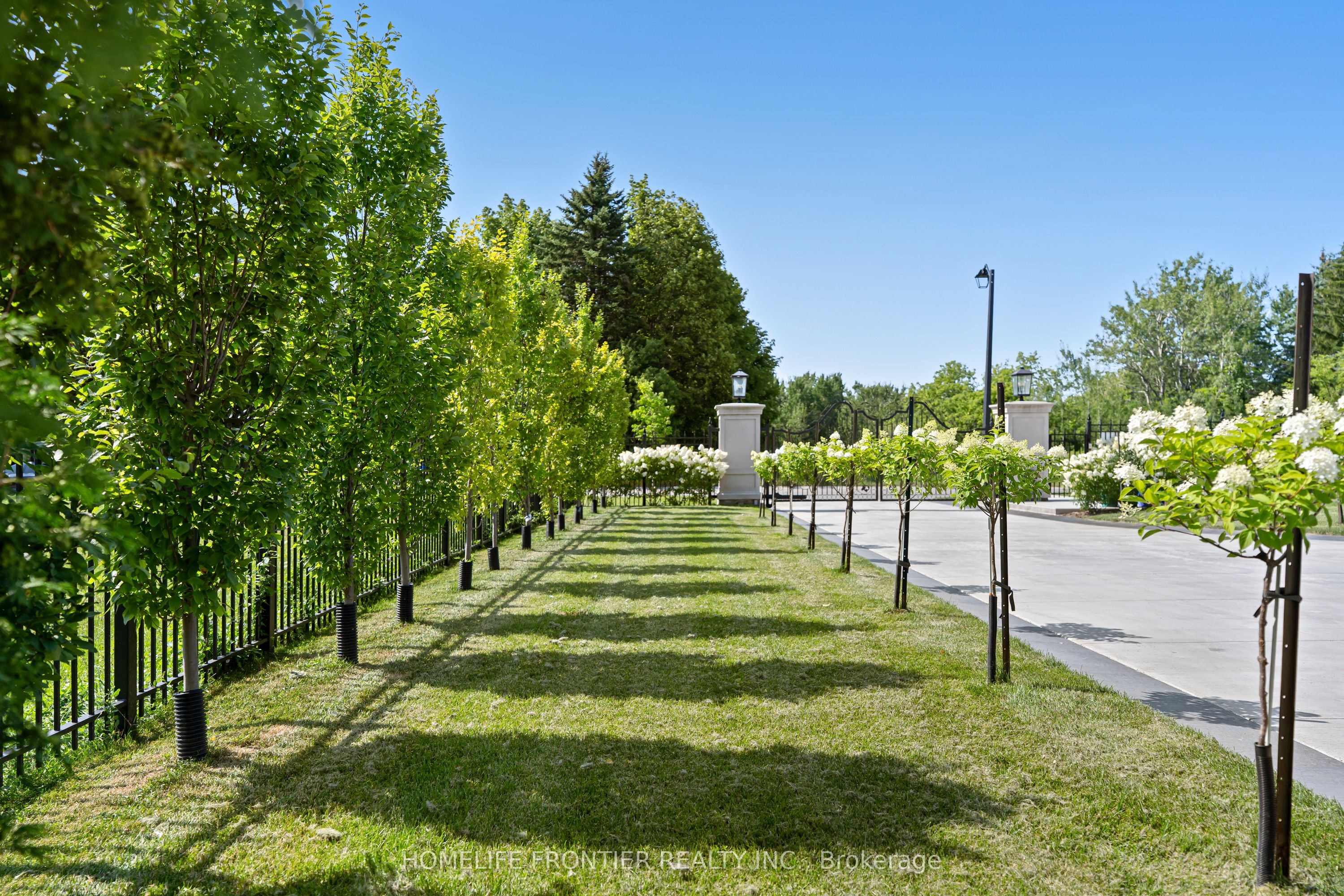 731 Woodland Acres Crescent, Vaughan, ON L6A 1G2 photo 4