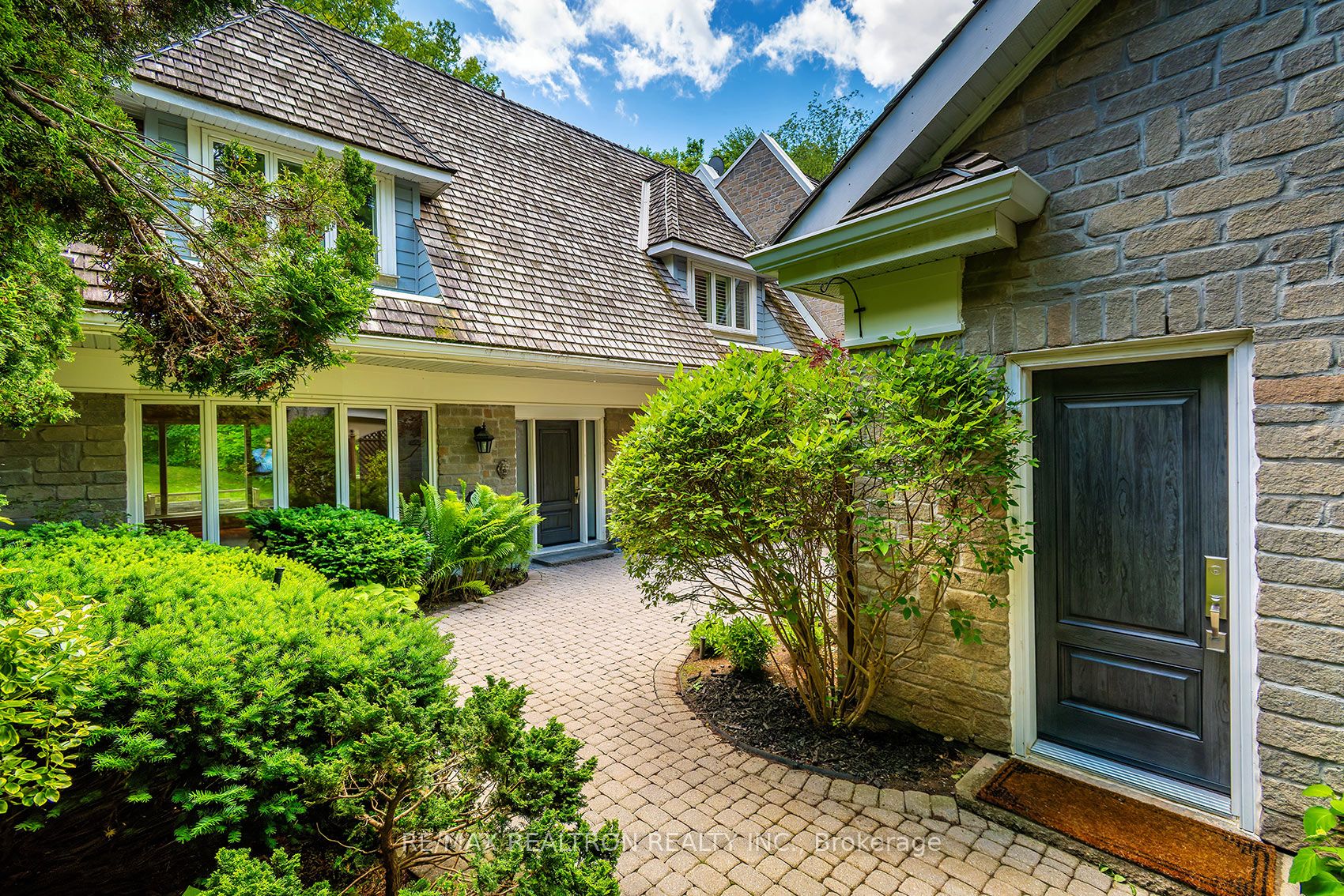 462 Beacon Hall Drive, Aurora, ON L4G 0L3