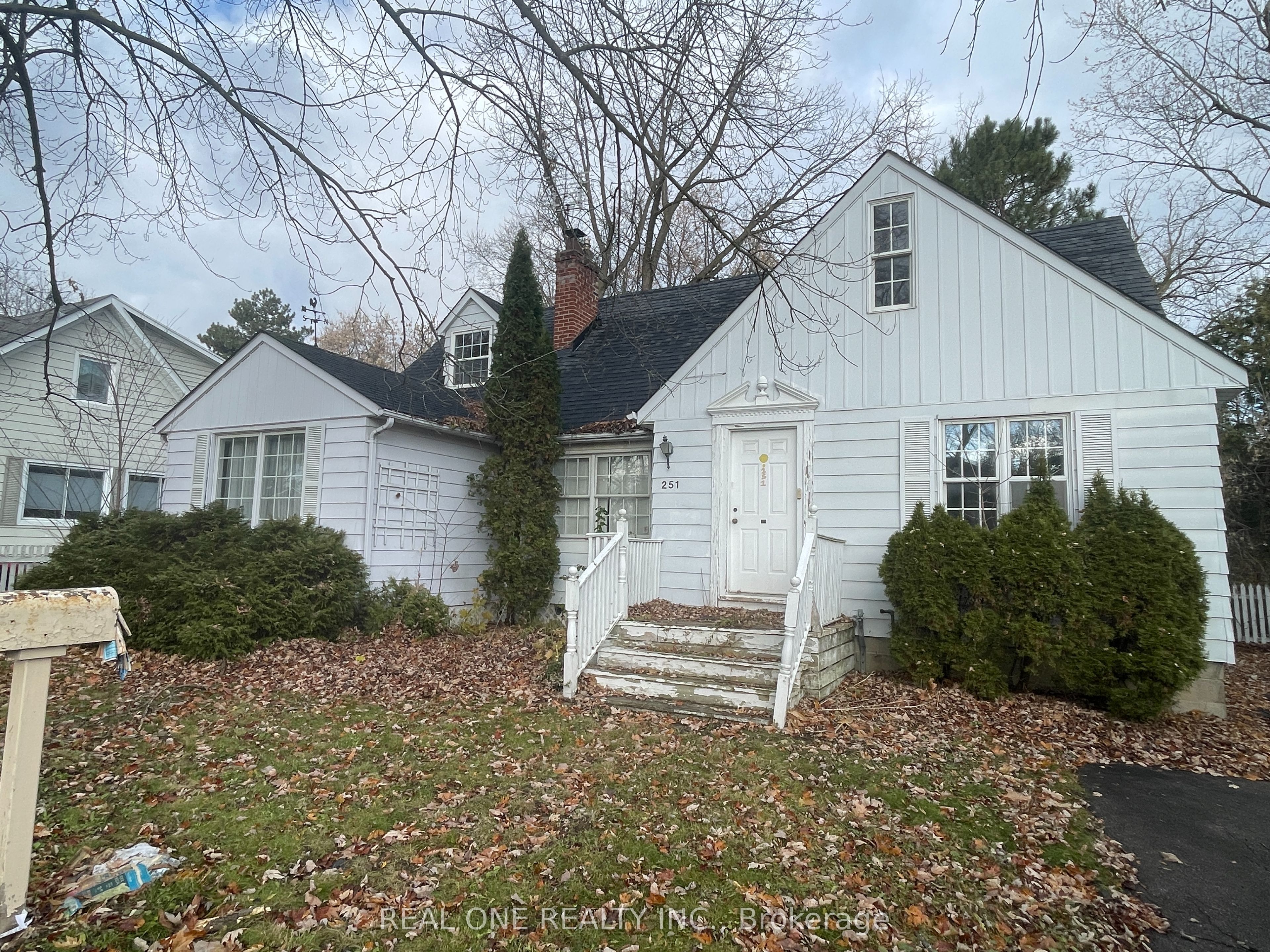251 Richmond Street, Richmond Hill, ON L4C 3Y9