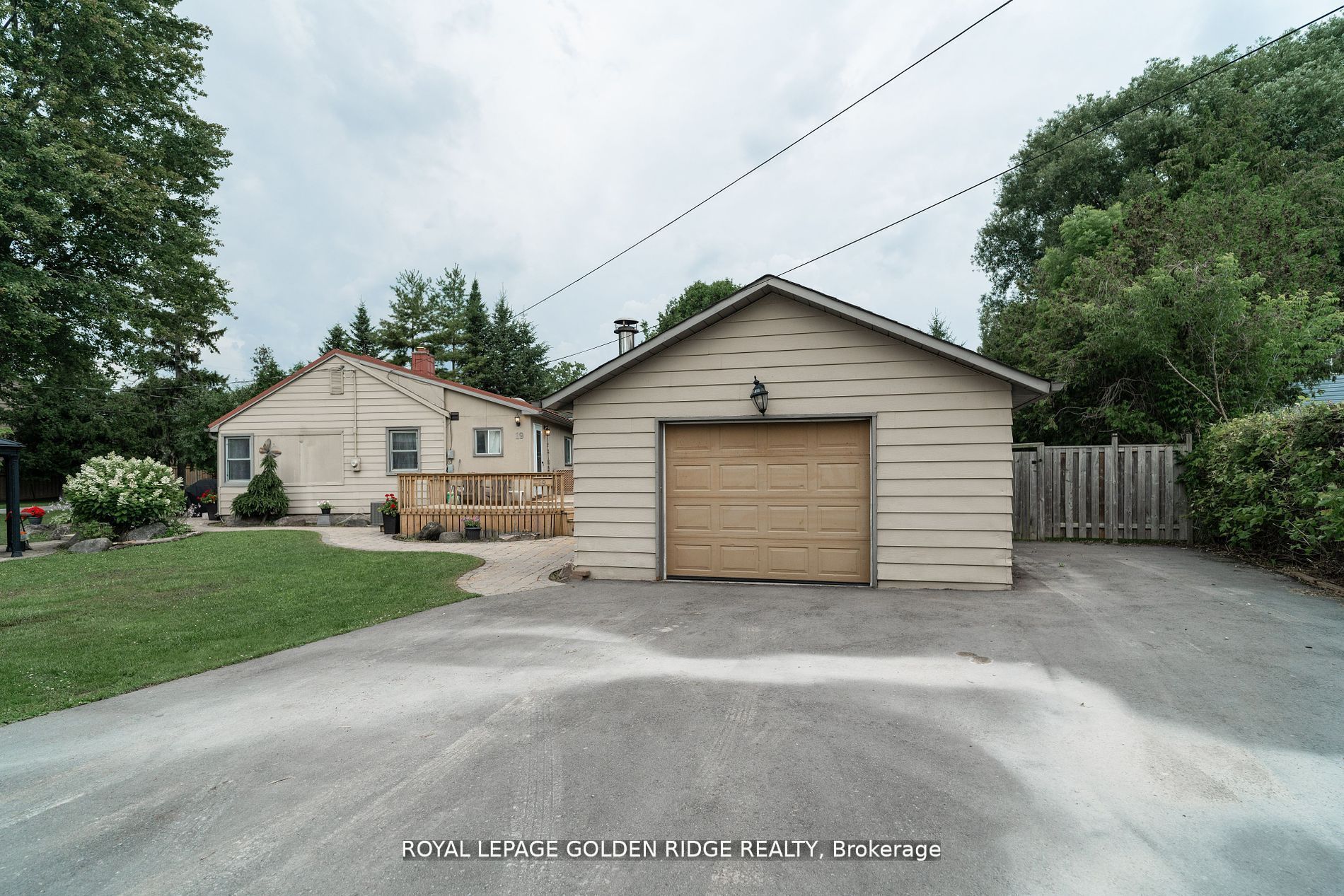 19 Lake Drive N, Georgina, ON L4P 1A2 photo 2