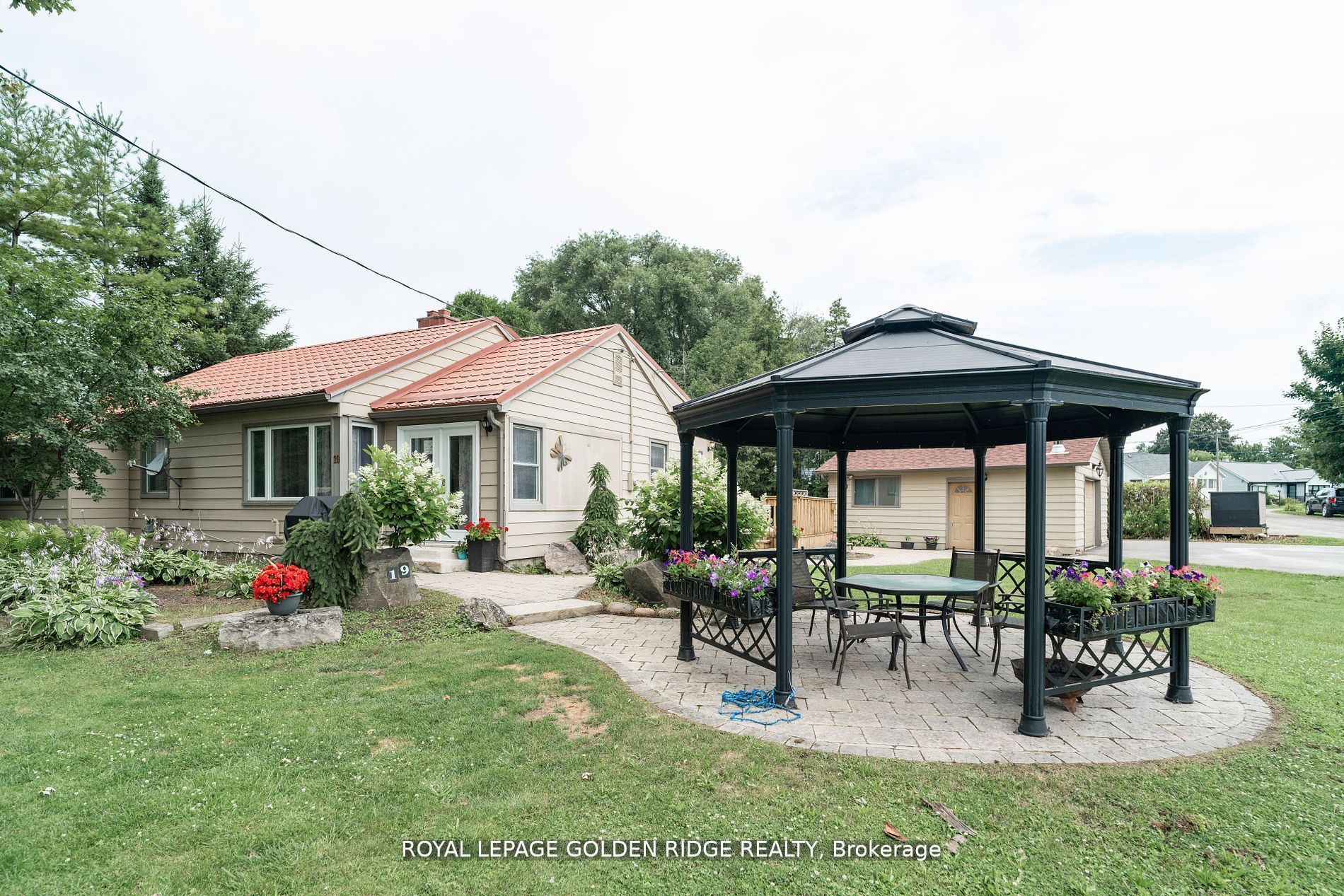 19 Lake Drive N, Georgina, ON L4P 1A2 photo 3