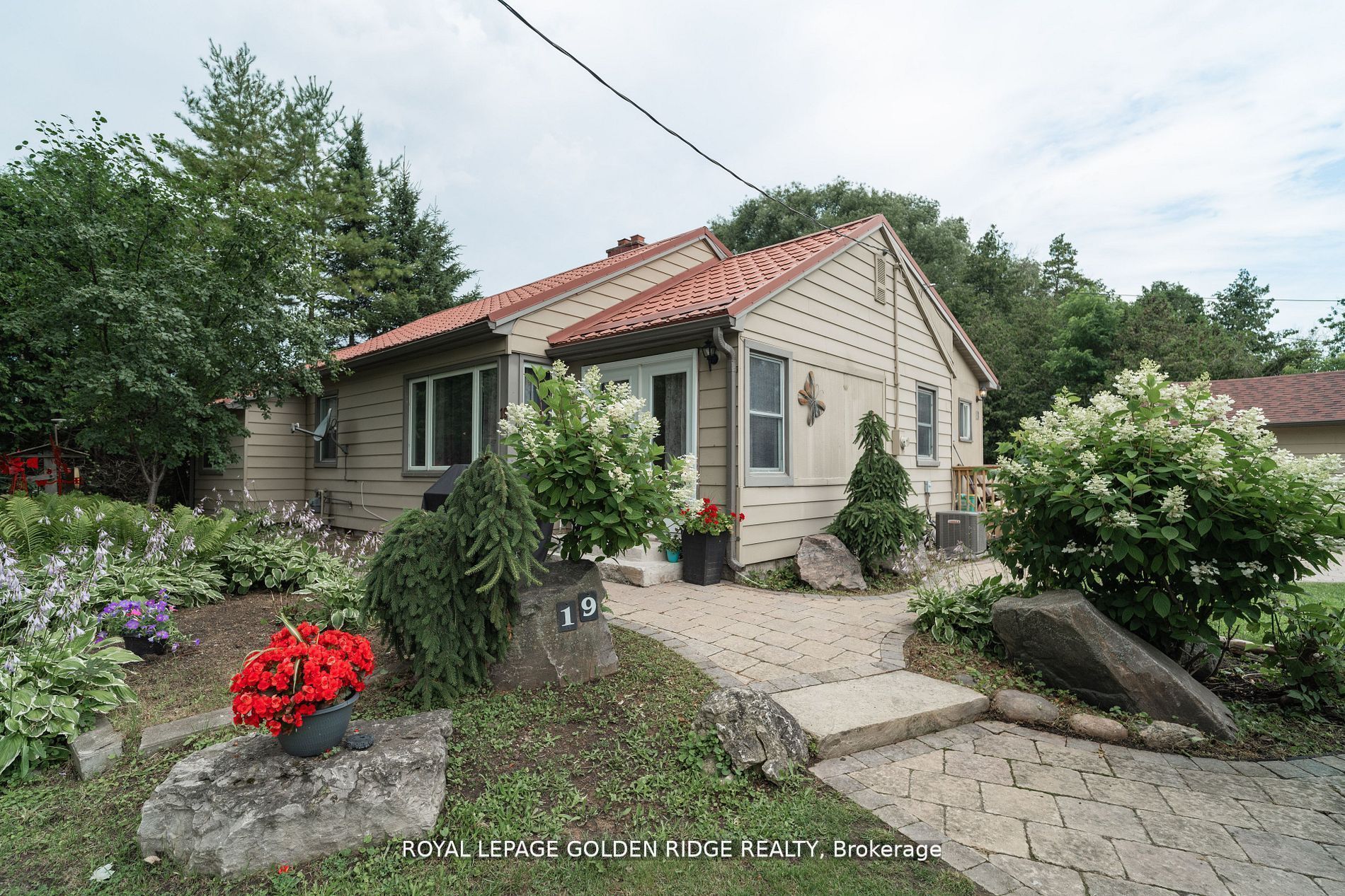 19 Lake Drive N, Georgina, ON L4P 1A2 photo 4