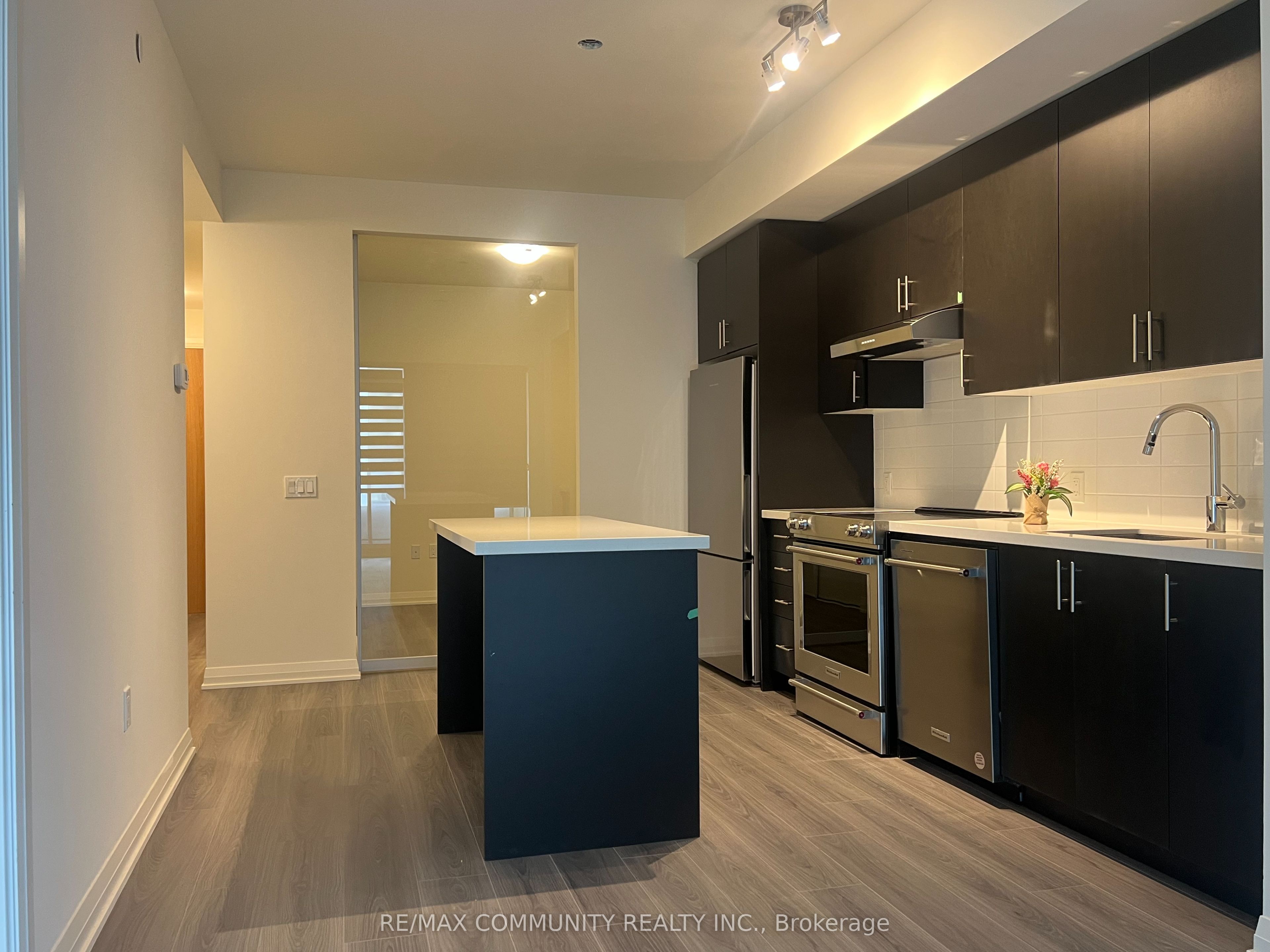8960 Jane Street 302, Vaughan, ON L4K 0N9 photo 4