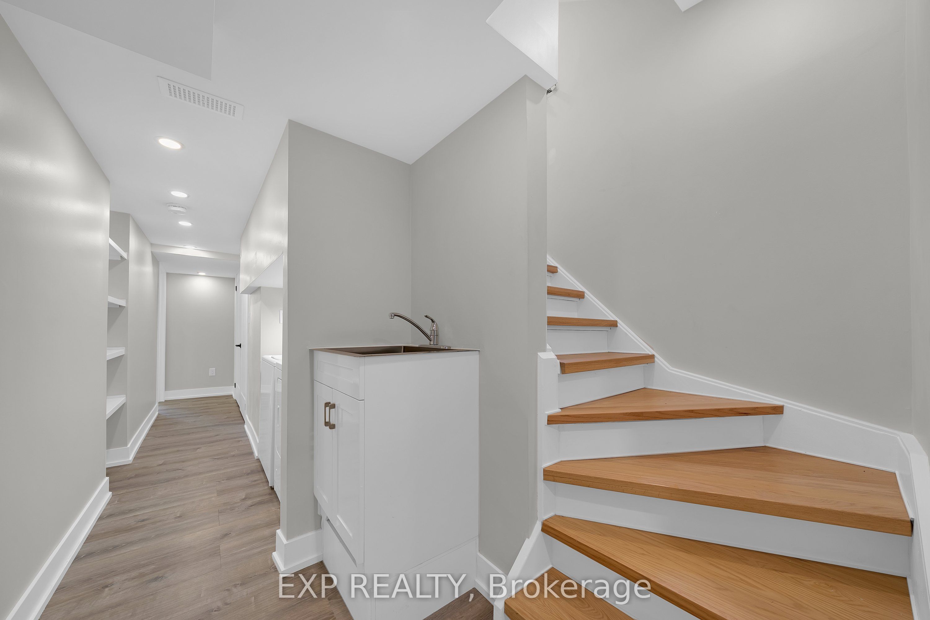 25 La Cassandra Basement Drive, Vaughan, ON L6A 3X4 photo 4