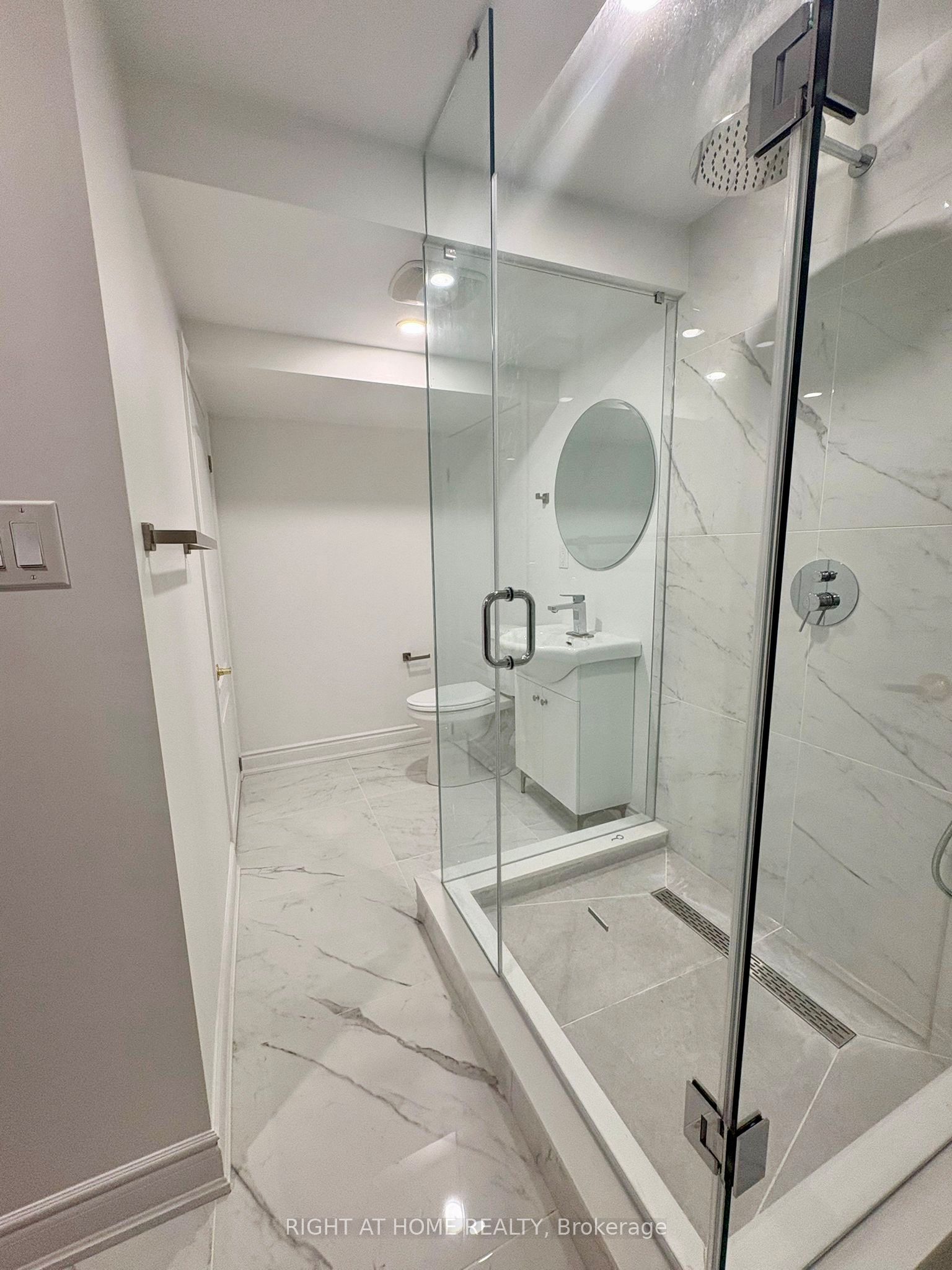 287 Wildberry Crescent bsmnt, Vaughan, ON L4H 2H6 photo 4