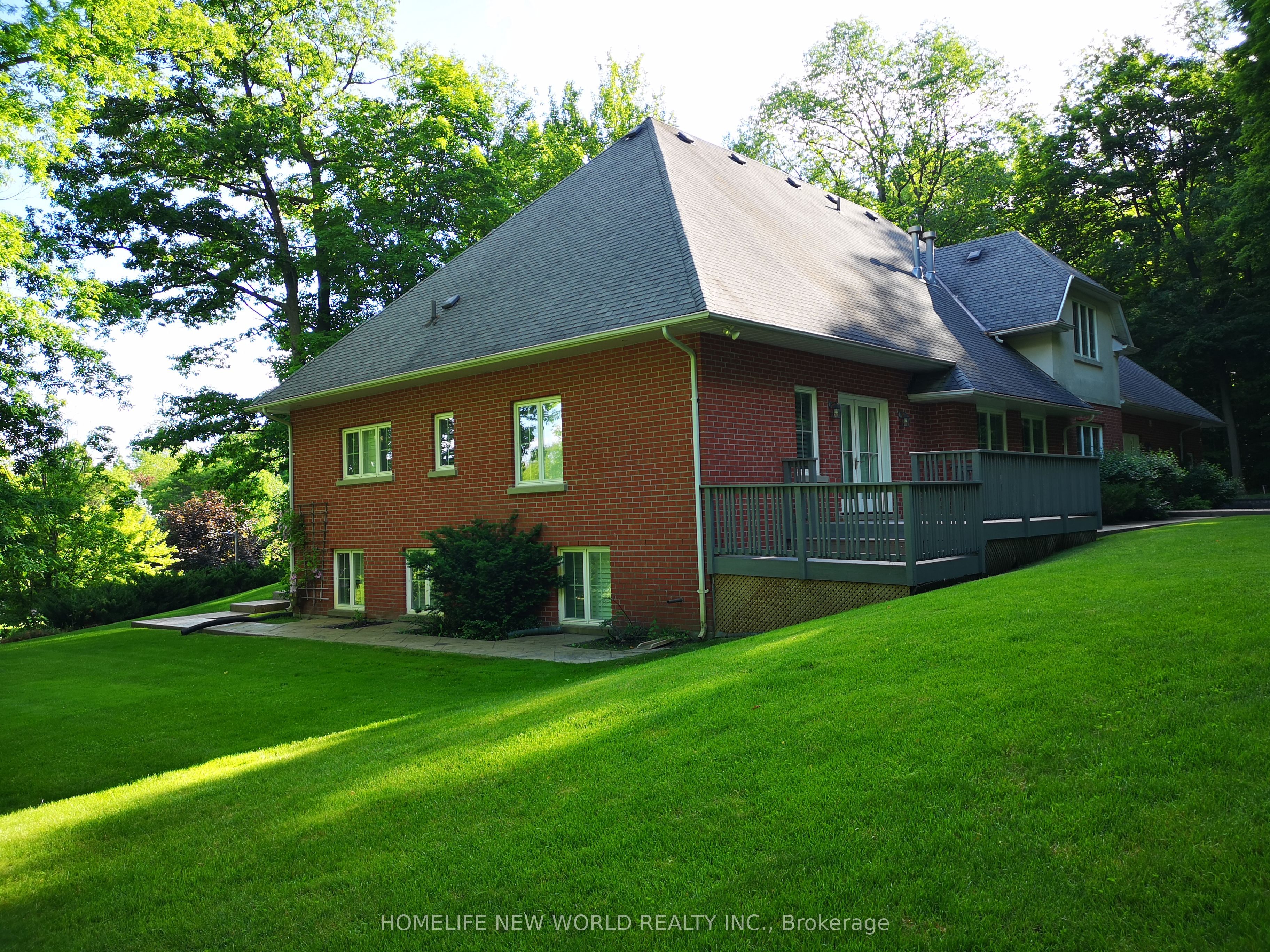 36 Country Heights Drive, Richmond Hill, ON L4E 3M8 photo 2